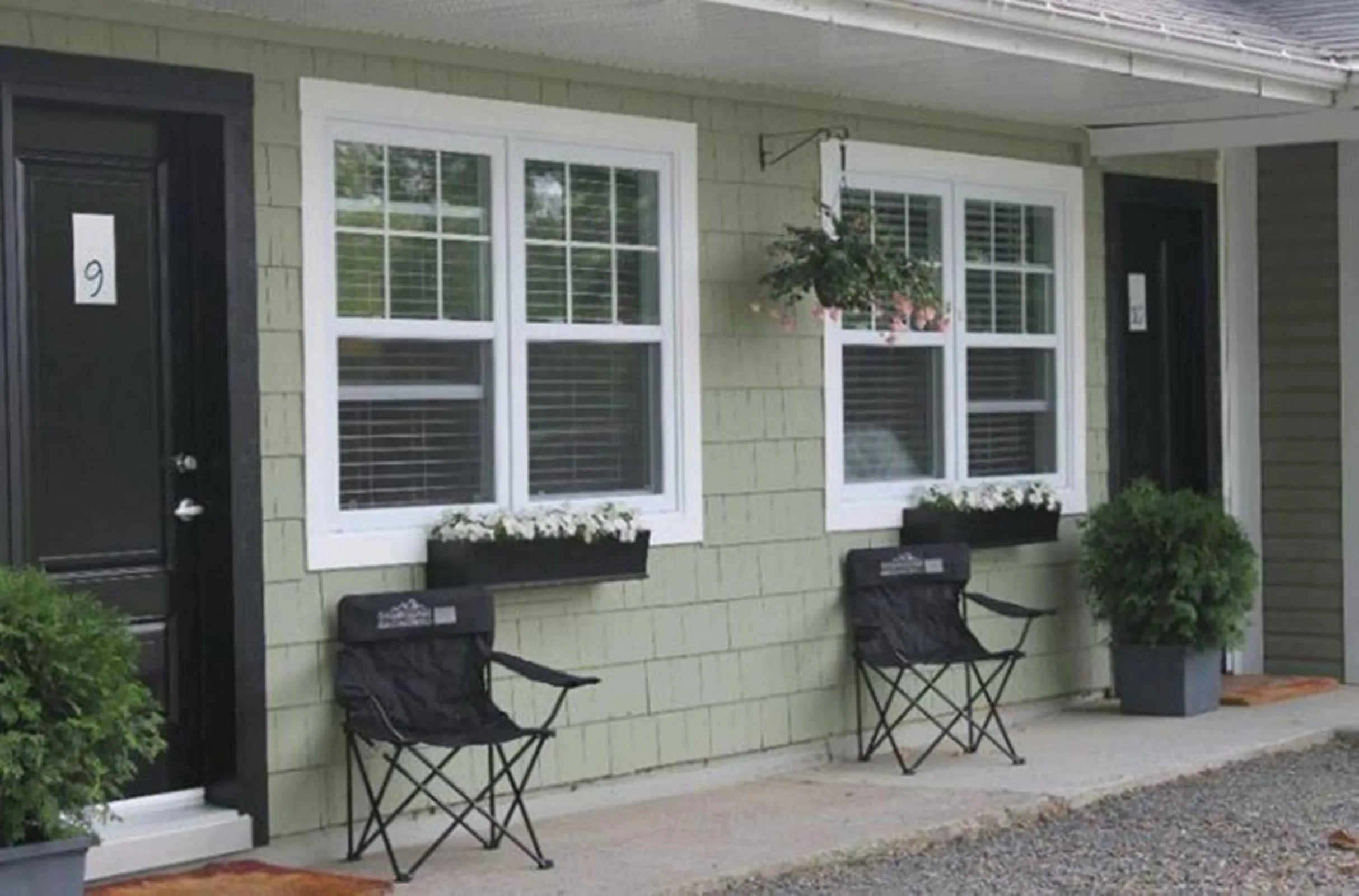 Facade/entrance in Studiotel Bromont