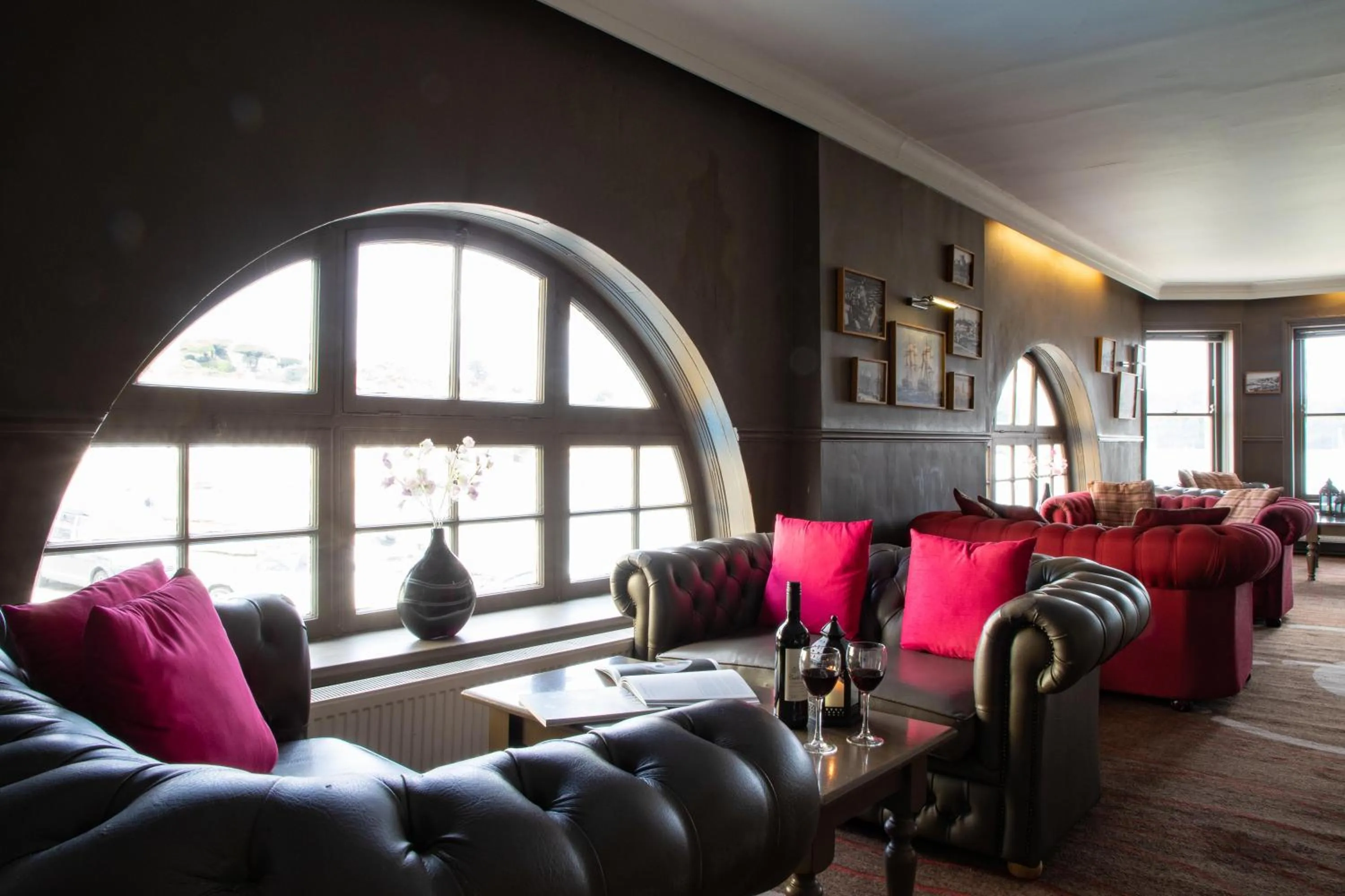 Lounge or bar in Ship and Castle Hotel