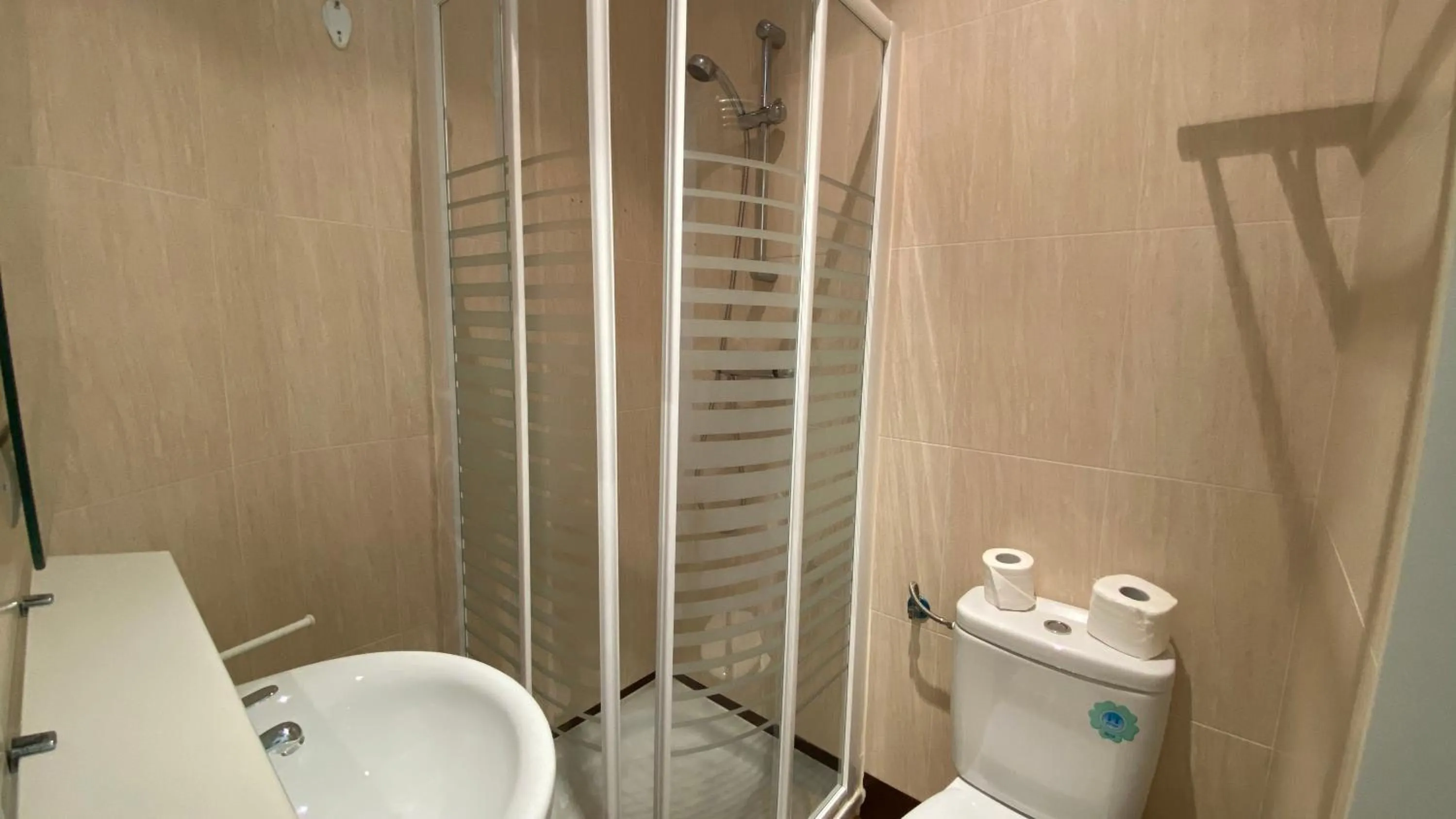 Bathroom in INSIDEHOME Valladolid Centro -Hab con baño privado en el centro y OPCION DE PARKING-