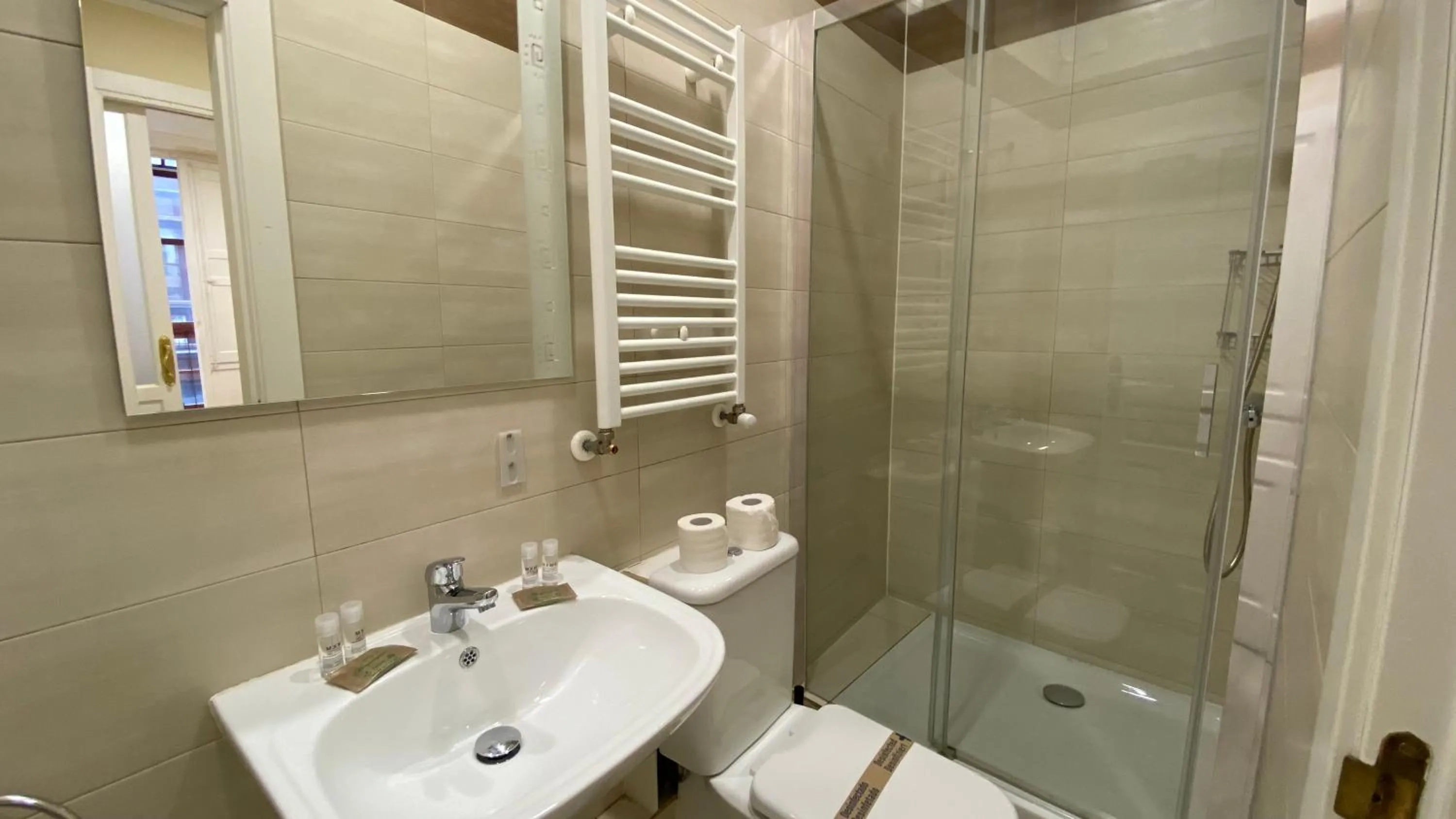 Bathroom in INSIDEHOME Valladolid Centro -Hab con baño privado en el centro y OPCION DE PARKING-