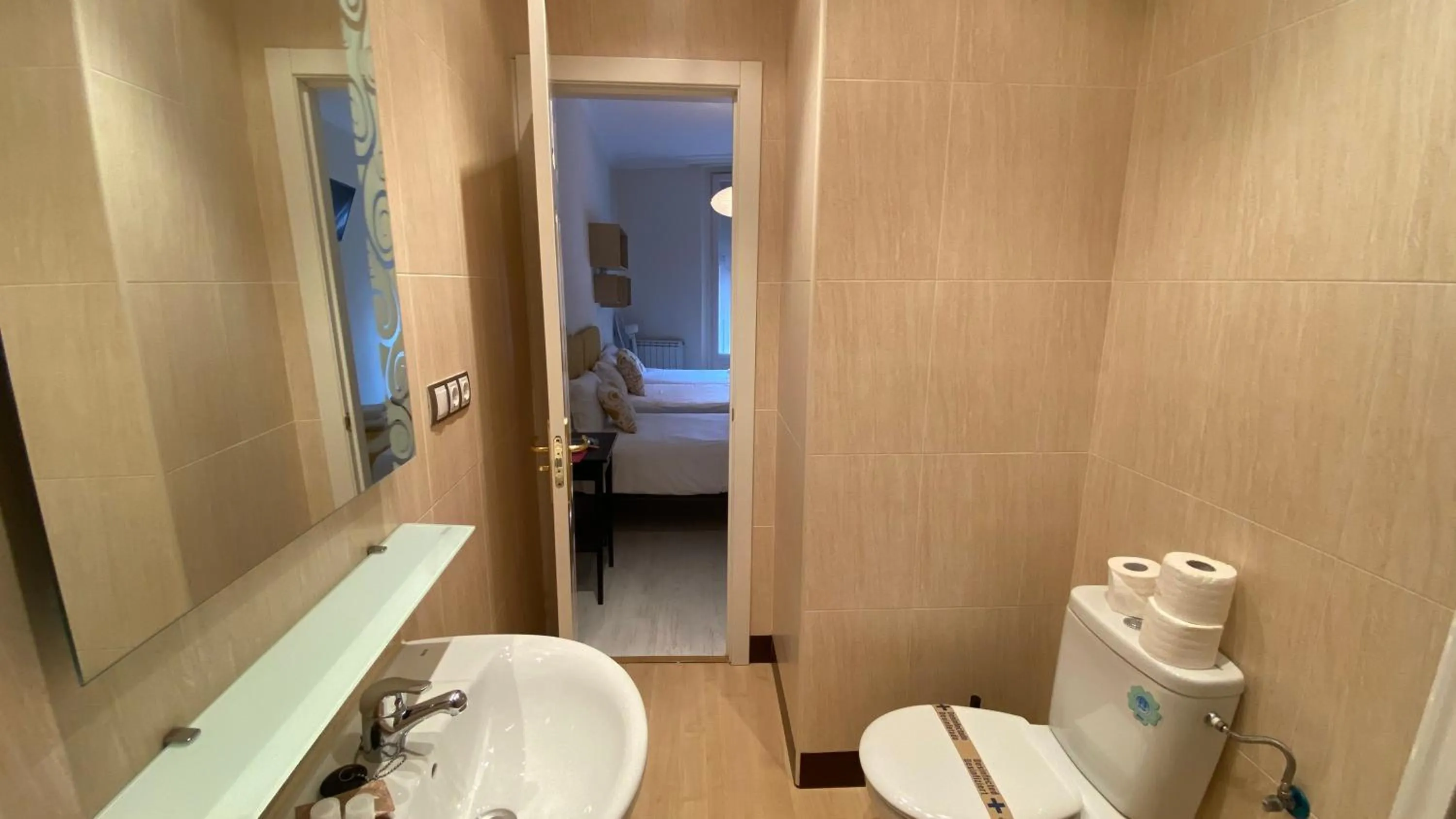 Bathroom in INSIDEHOME Valladolid Centro -Hab con baño privado en el centro y OPCION DE PARKING-