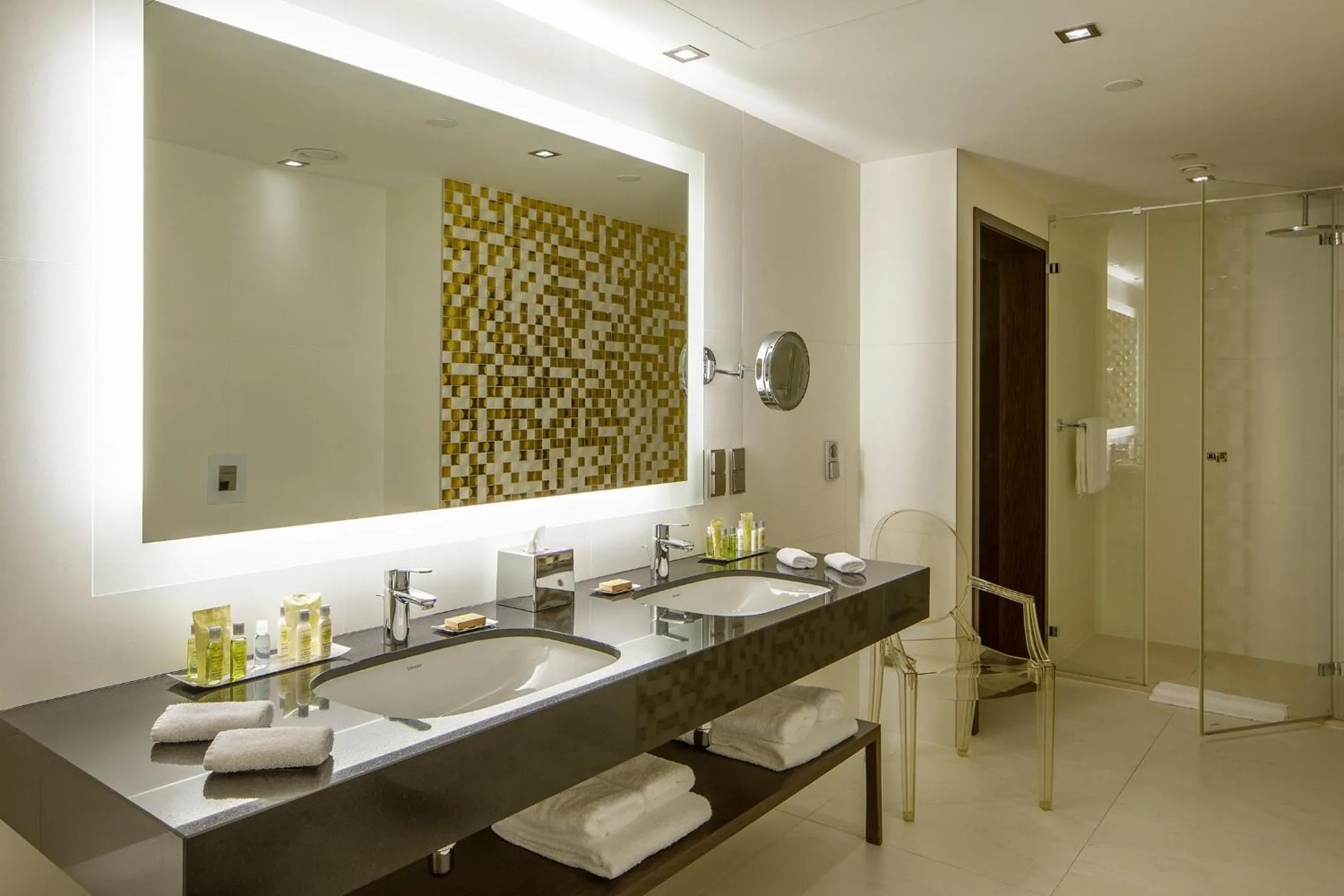 Shower in DoubleTree by Hilton Łódź