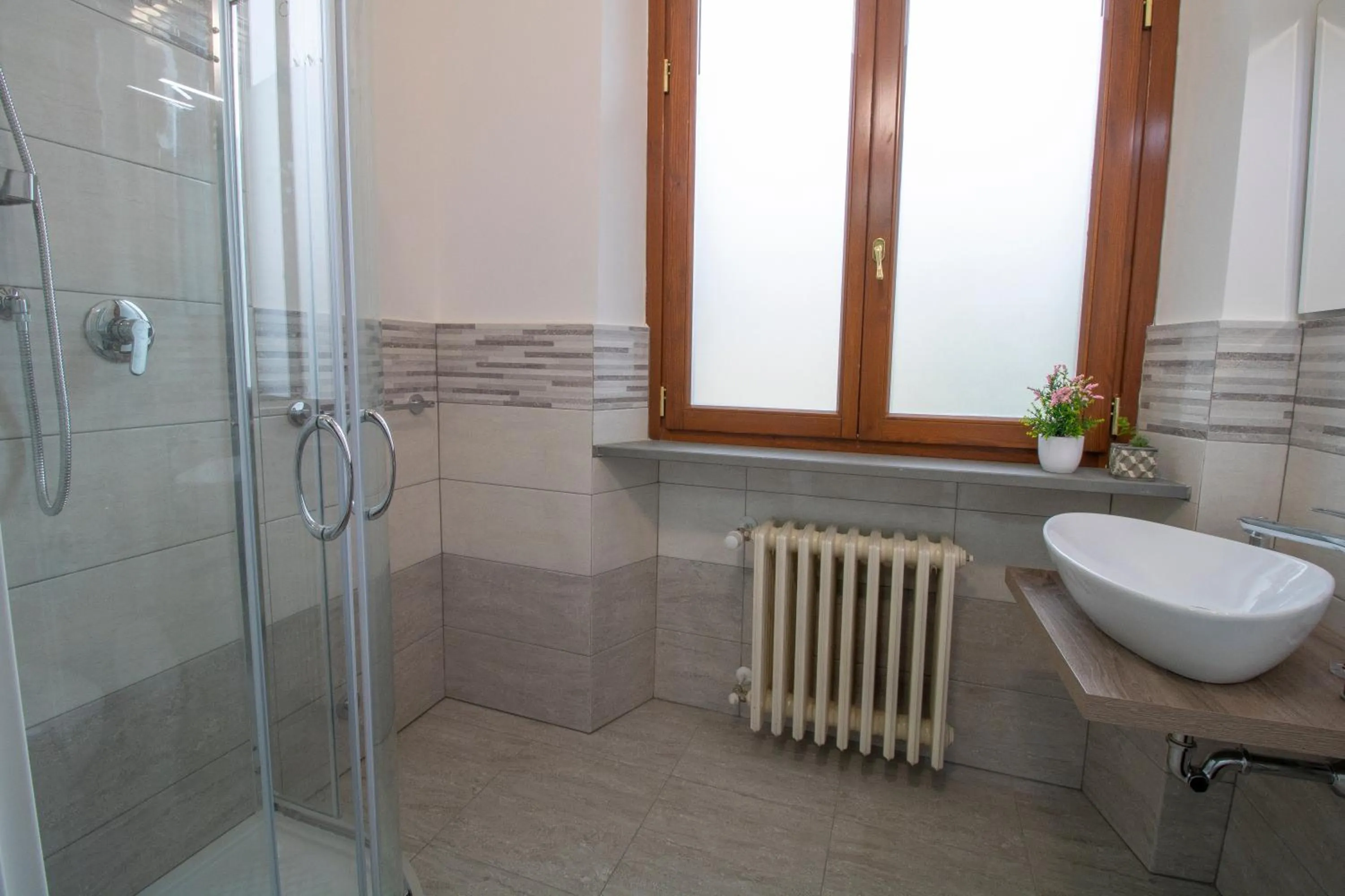 Shower in Villa Gelsomino Garden