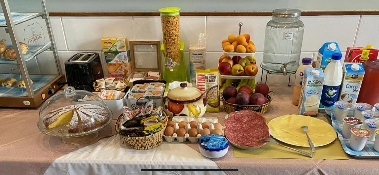 Breakfast in Villa Gelsomino Garden