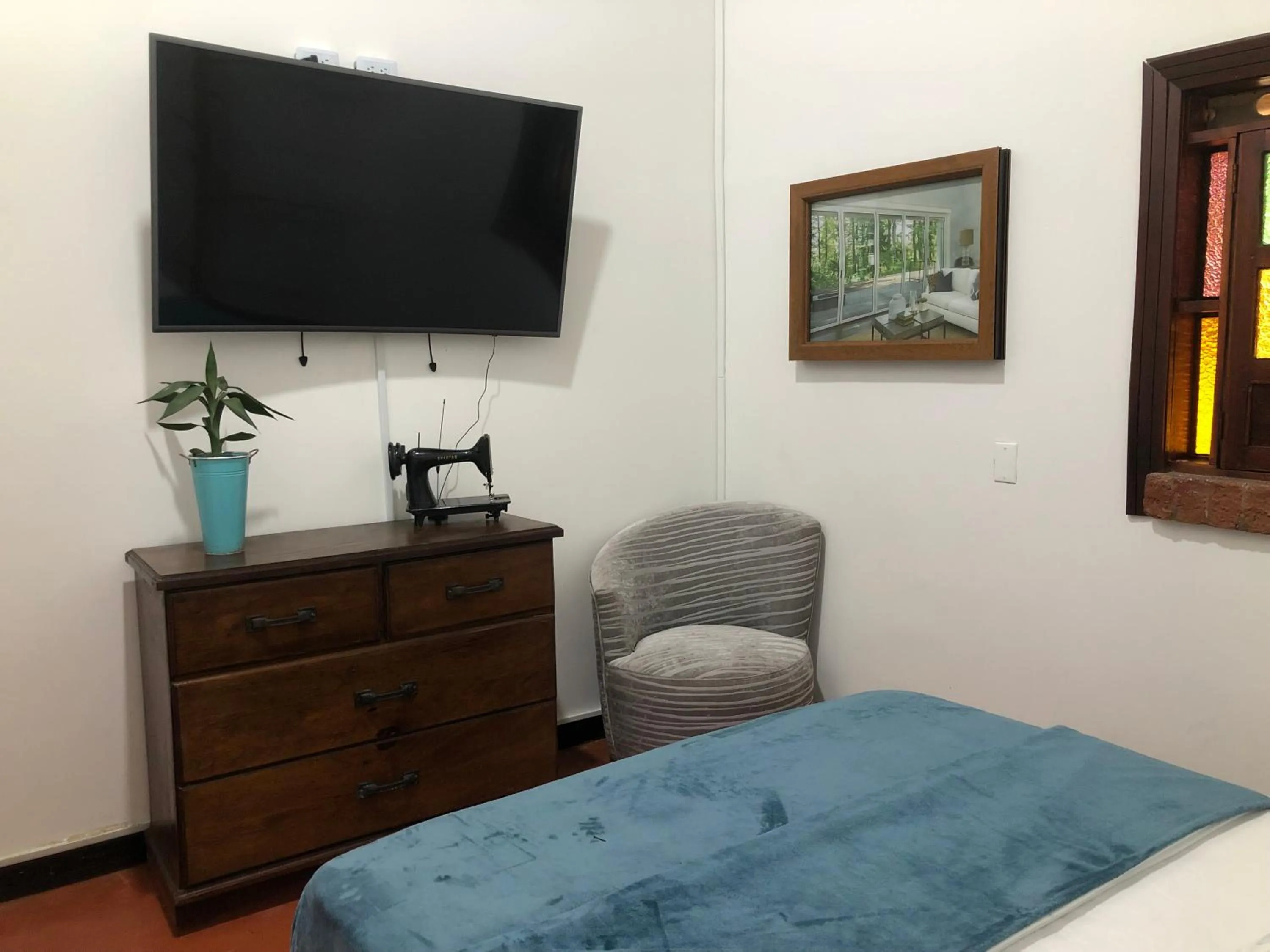 Communal lounge/ TV room, Bed in Finca Hotel Brasilia