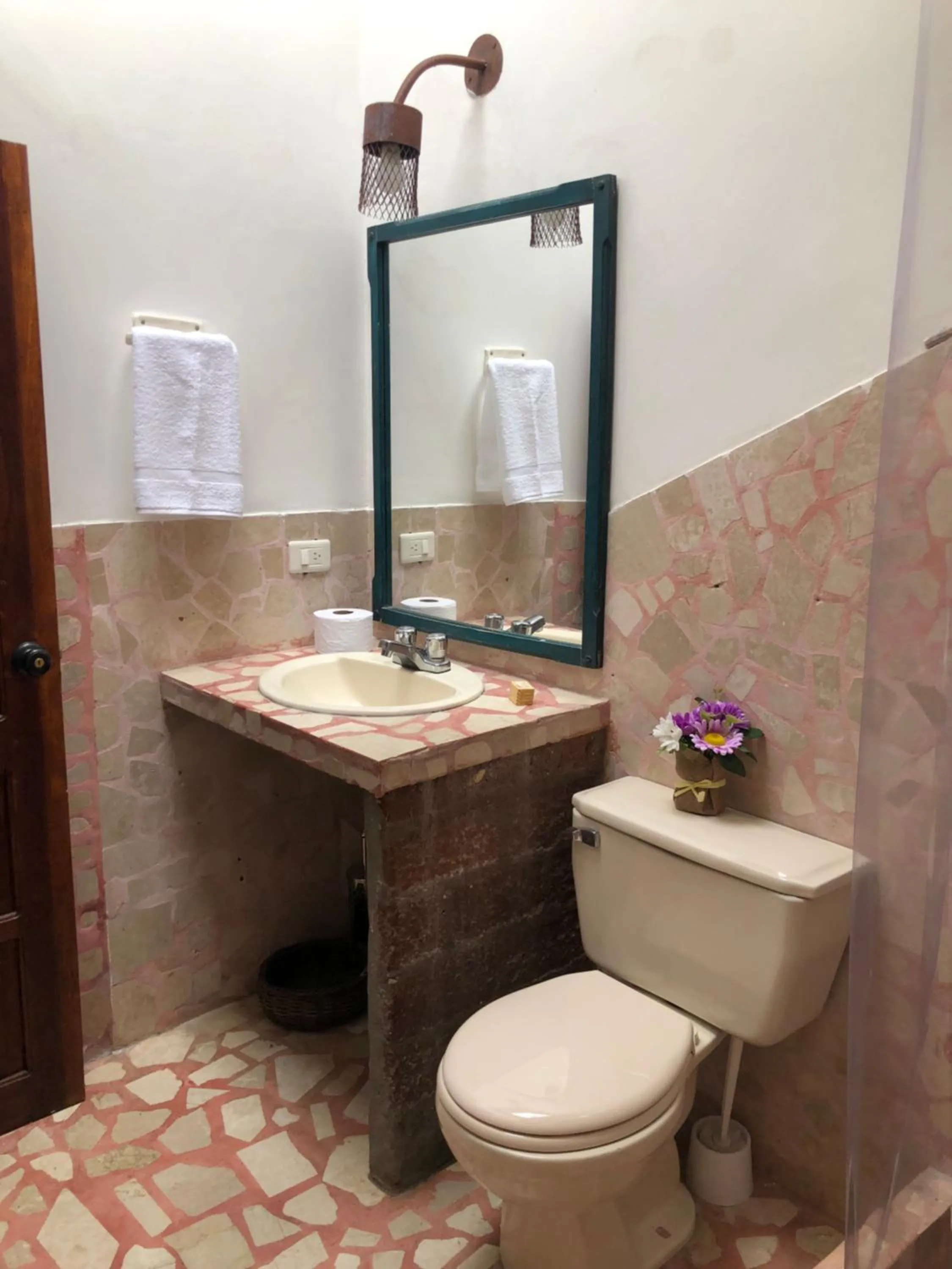 Toilet in Finca Hotel Brasilia