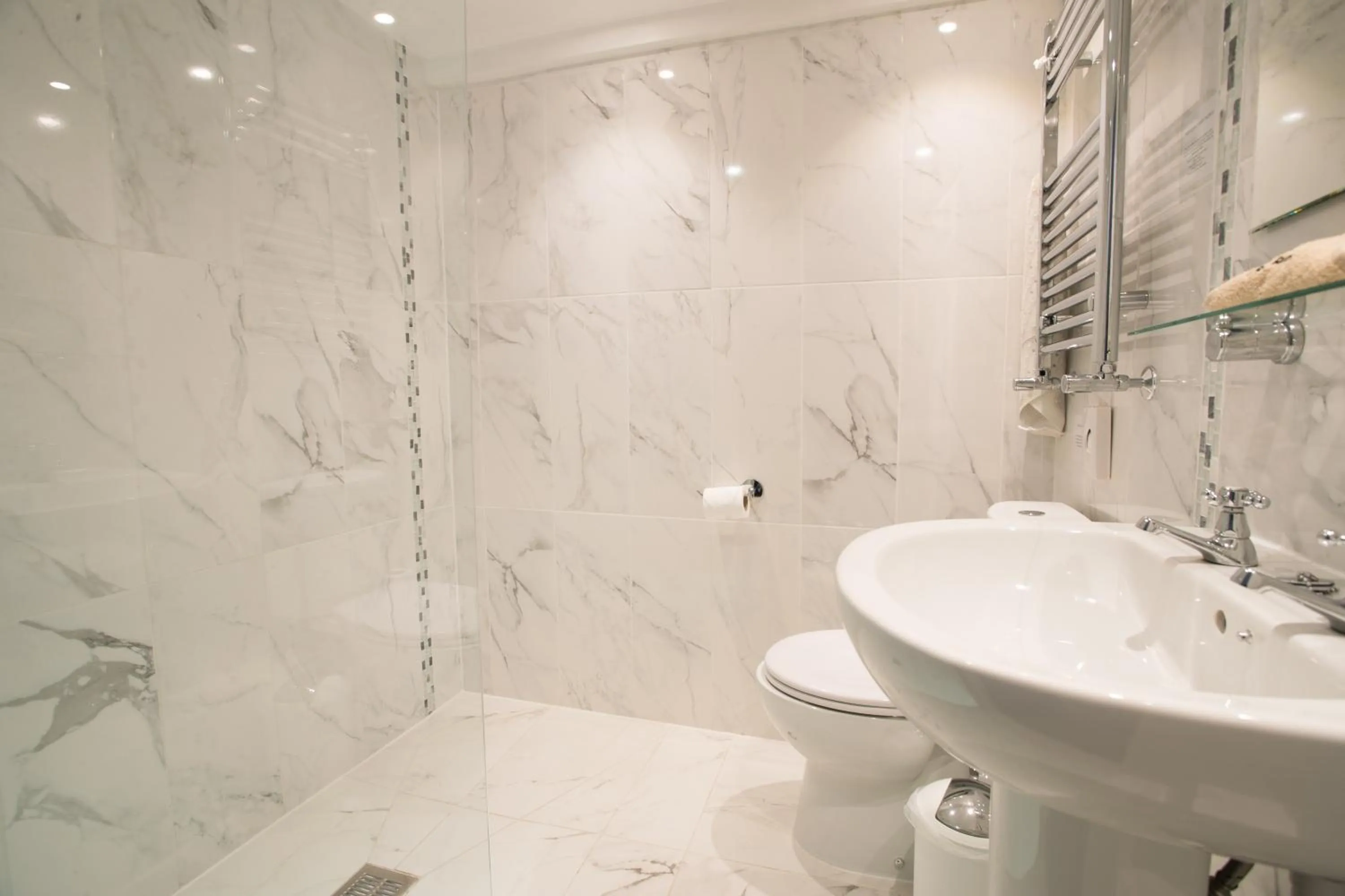 Bathroom in The Old Fourpenny Hotel