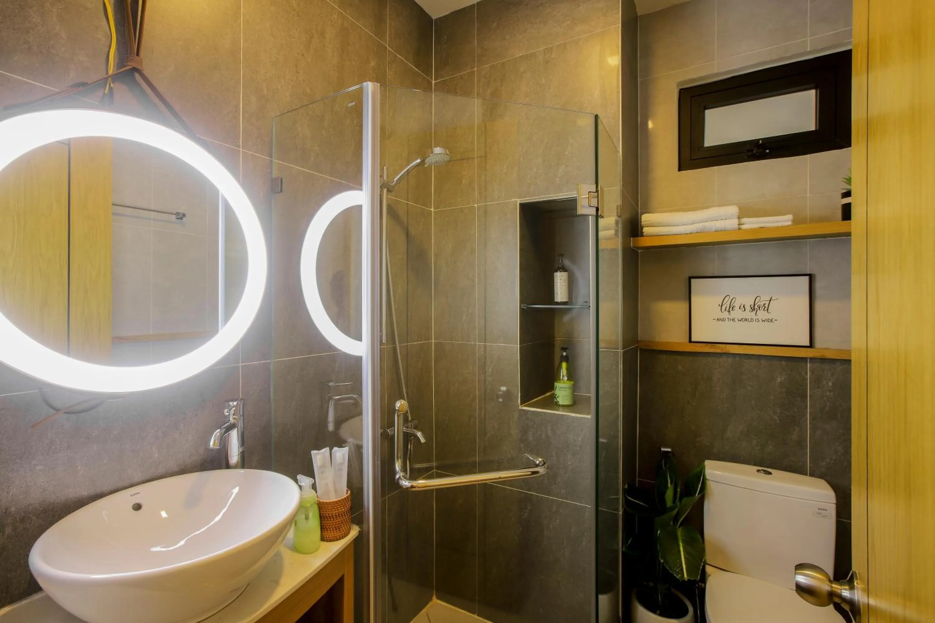 Shower in Magnolia's Can Tho