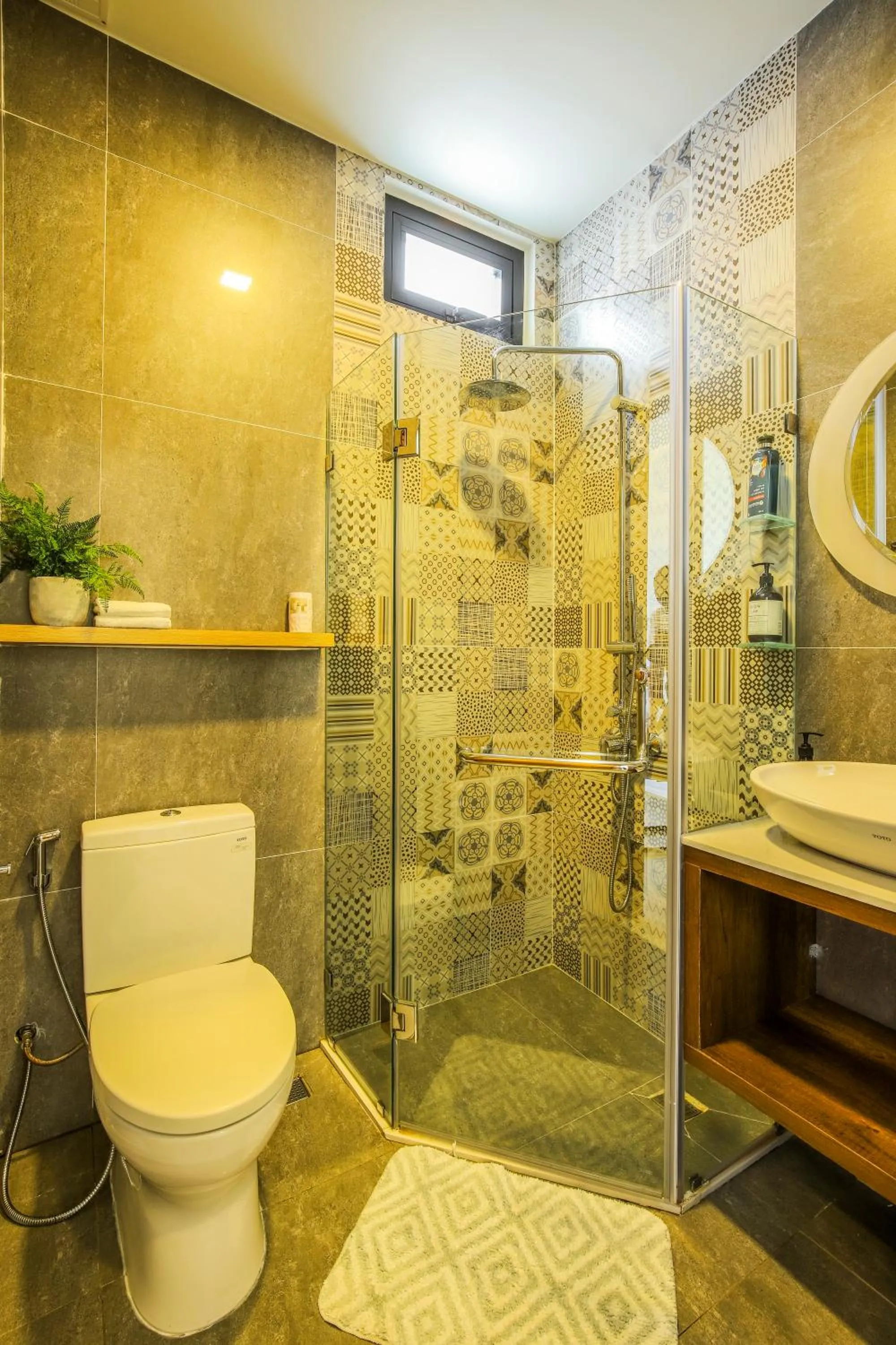 Shower in Magnolia's Can Tho