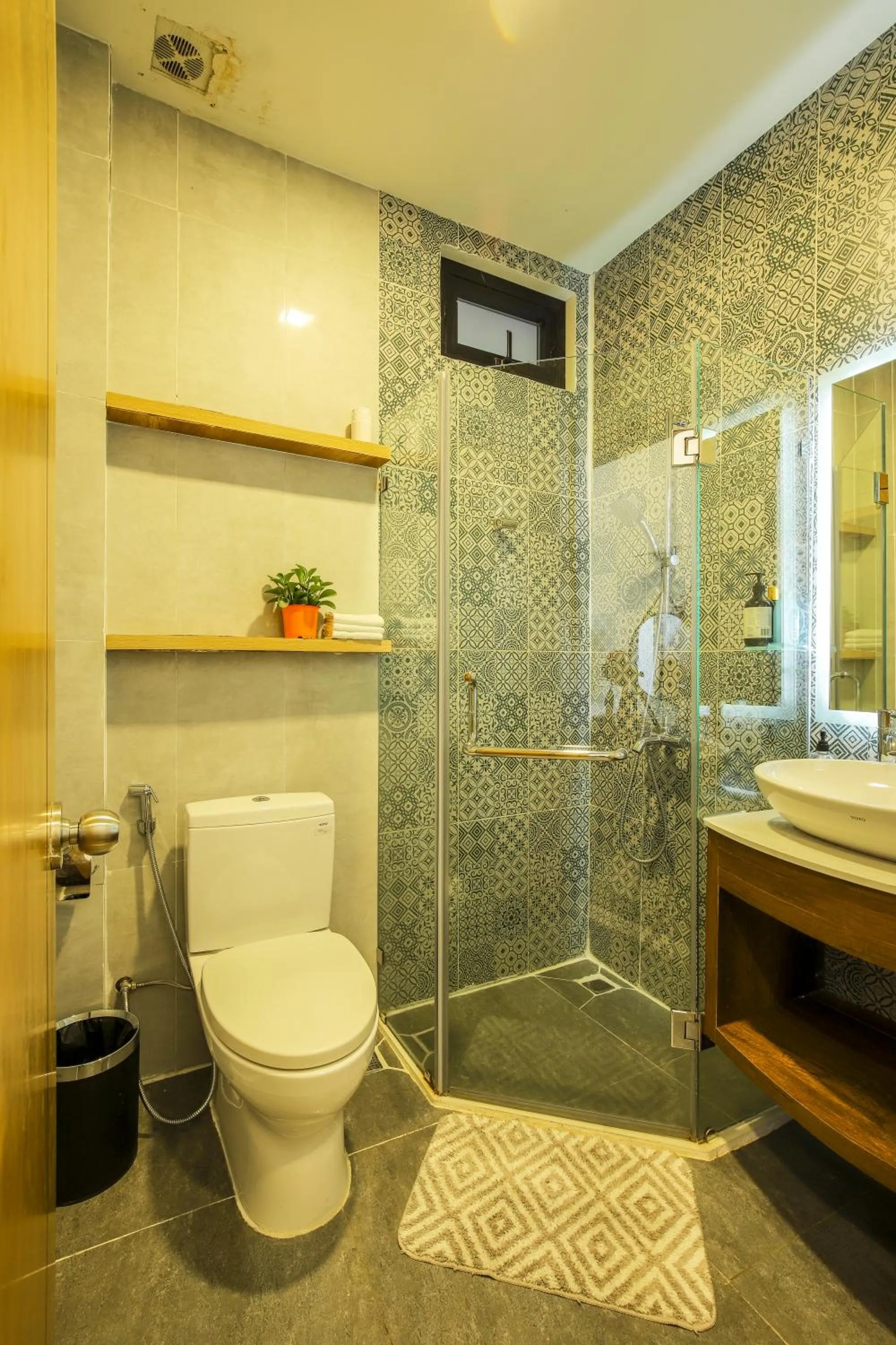 Shower in Magnolia's Can Tho