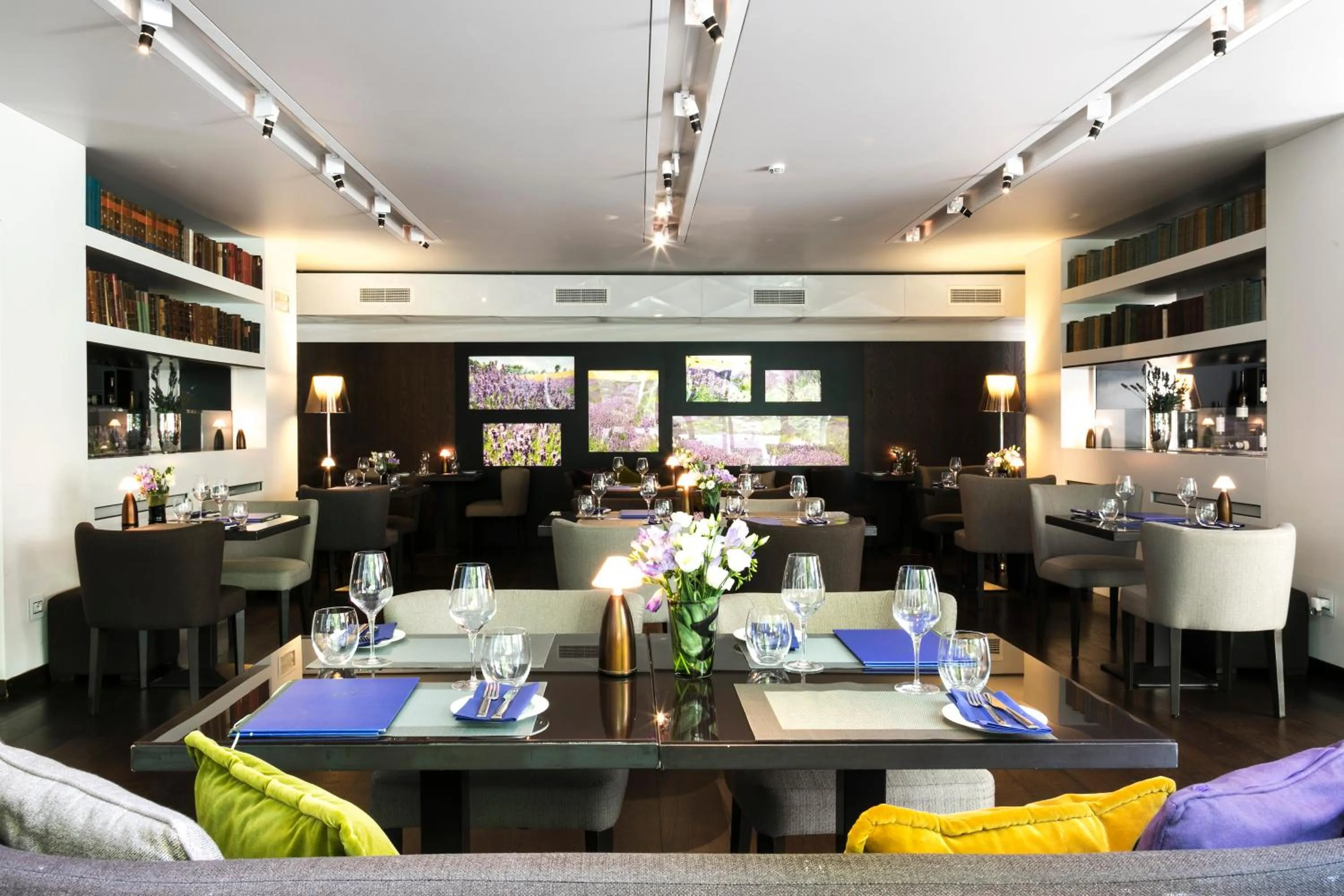 Restaurant/places to eat in Magna Pars l'Hotel à Parfum