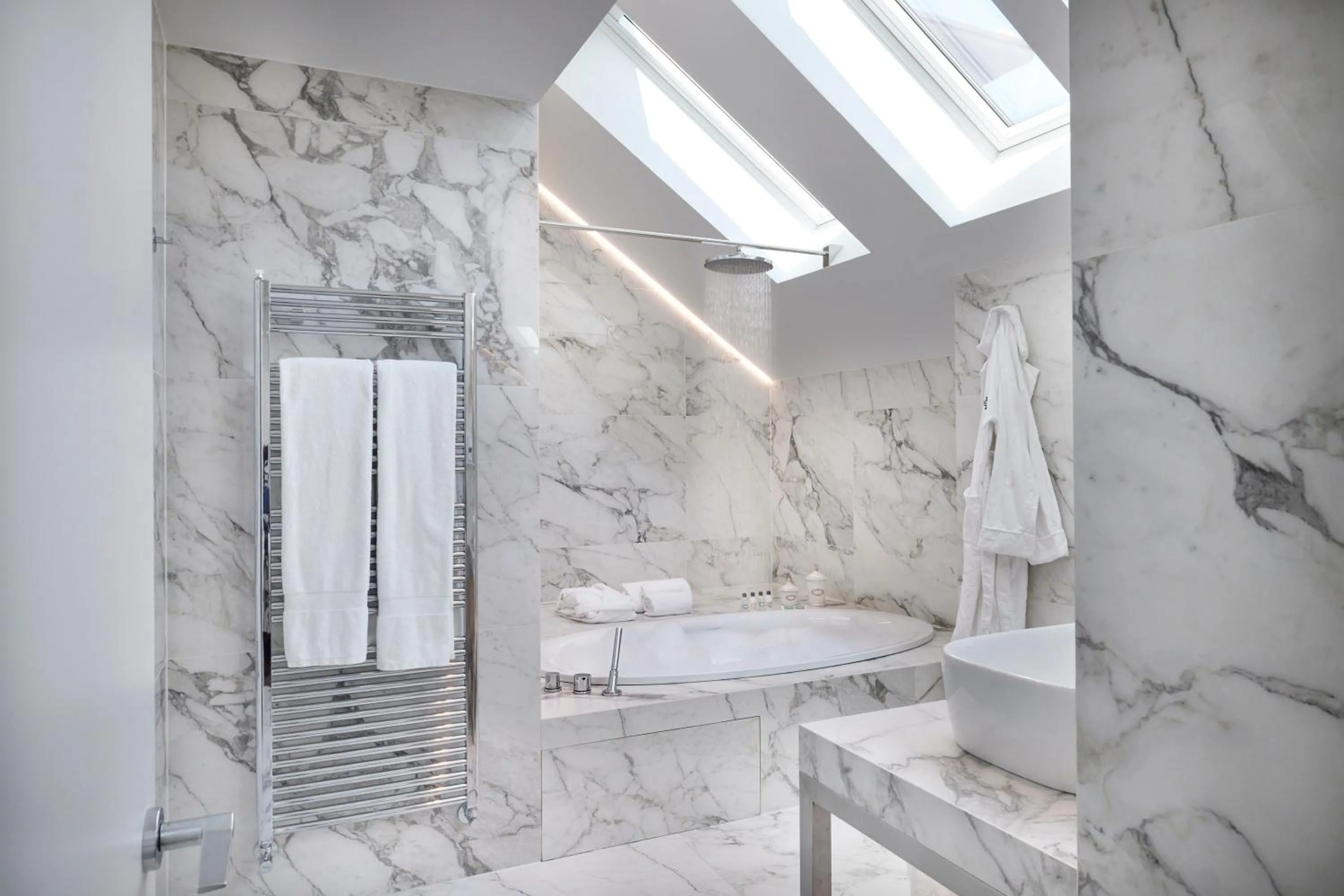 Toilet in Magna Pars l'Hotel à Parfum