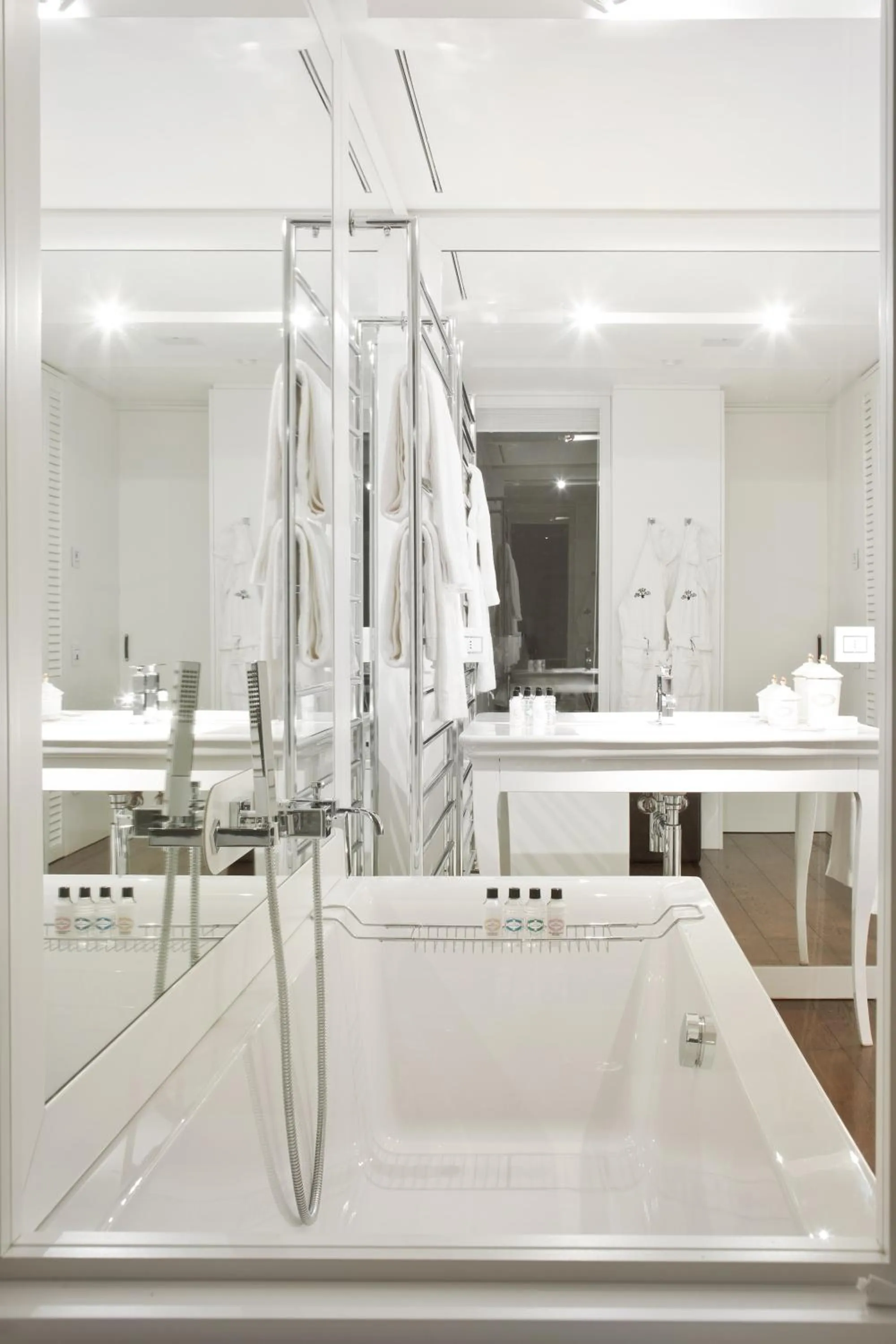 Bathroom in Magna Pars l'Hotel à Parfum