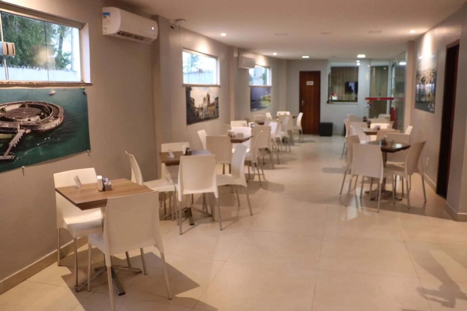 Restaurant/places to eat in Onix Hotel Aeroporto