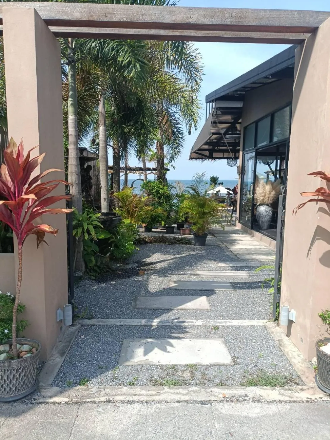 Restaurant/places to eat in March Samui Resort