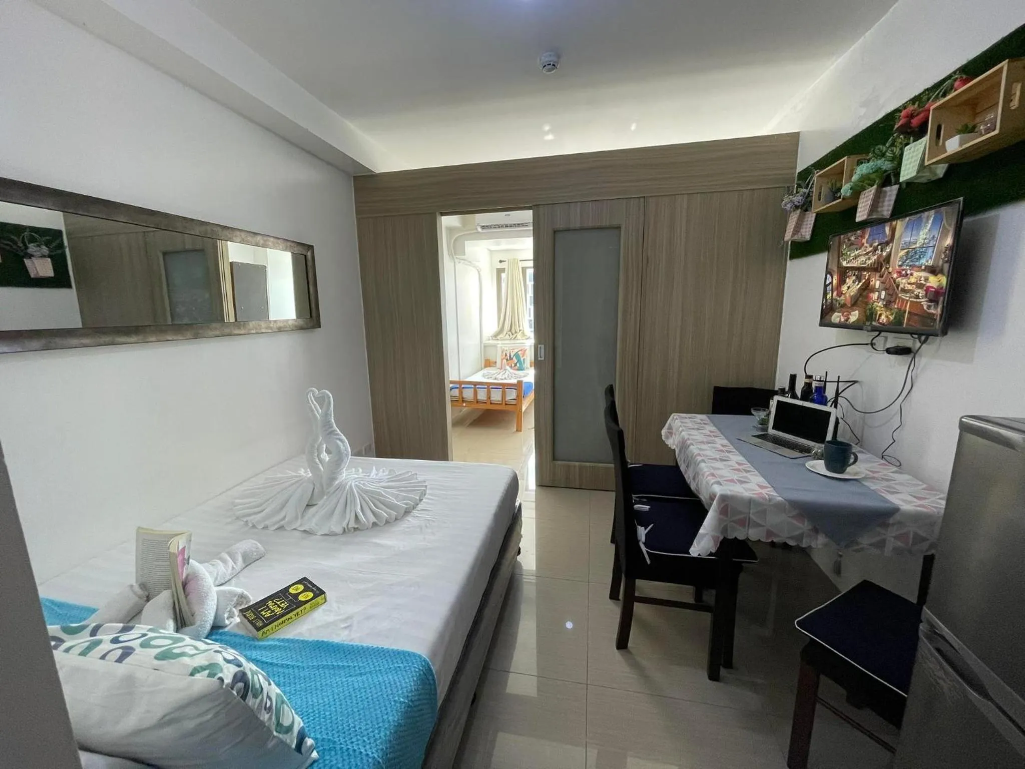 Bed in Shore Residences, Mall Of Asia Complex Stayction by PBYY