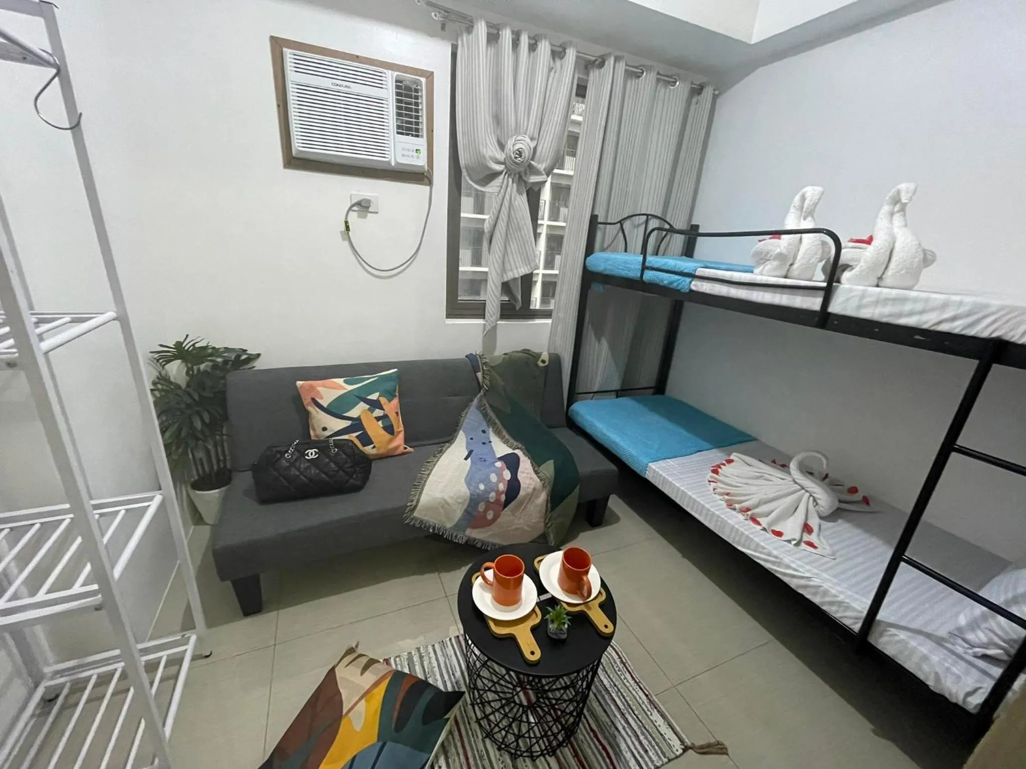 bunk bed, Bed in Shore Residences, Mall Of Asia Complex Stayction by PBYY