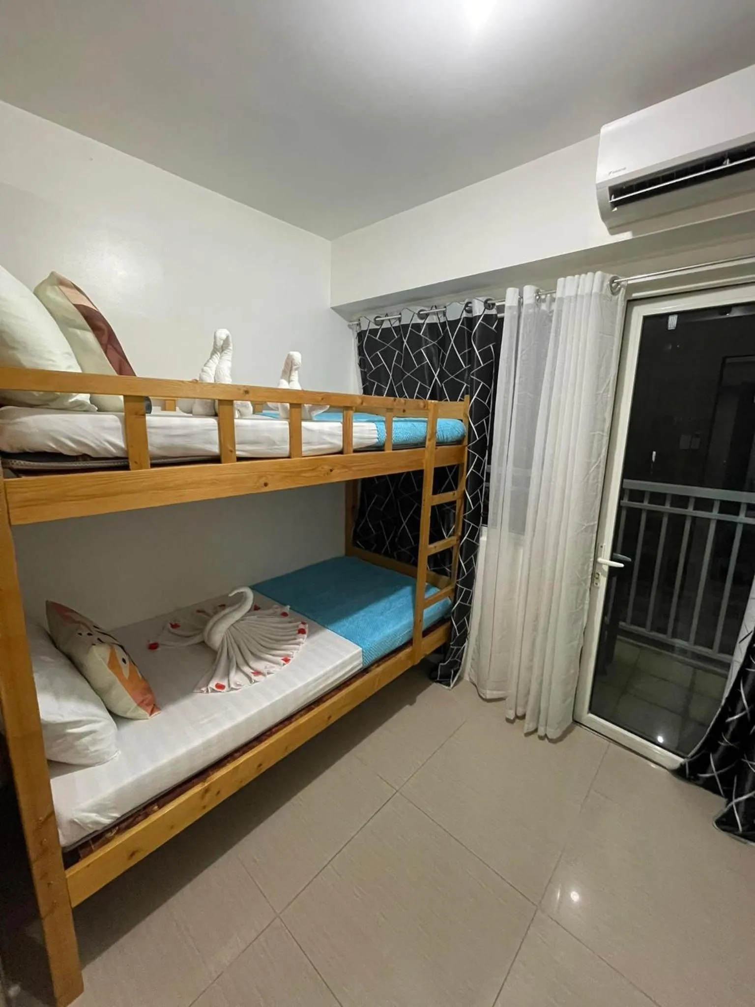 bunk bed, Bed in Shore Residences, Mall Of Asia Complex Stayction by PBYY