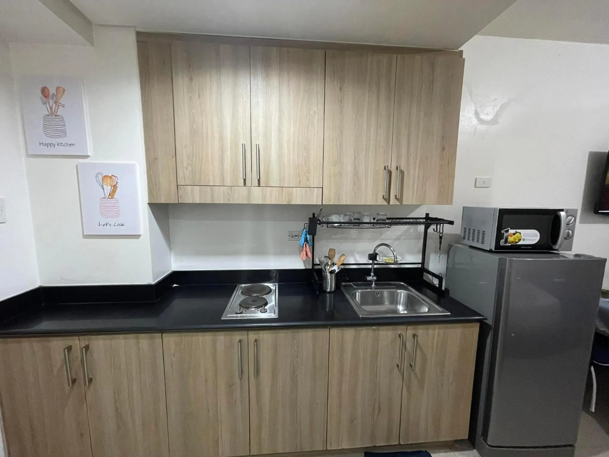 Kitchen or kitchenette in Shore Residences, Mall Of Asia Complex Stayction by PBYY