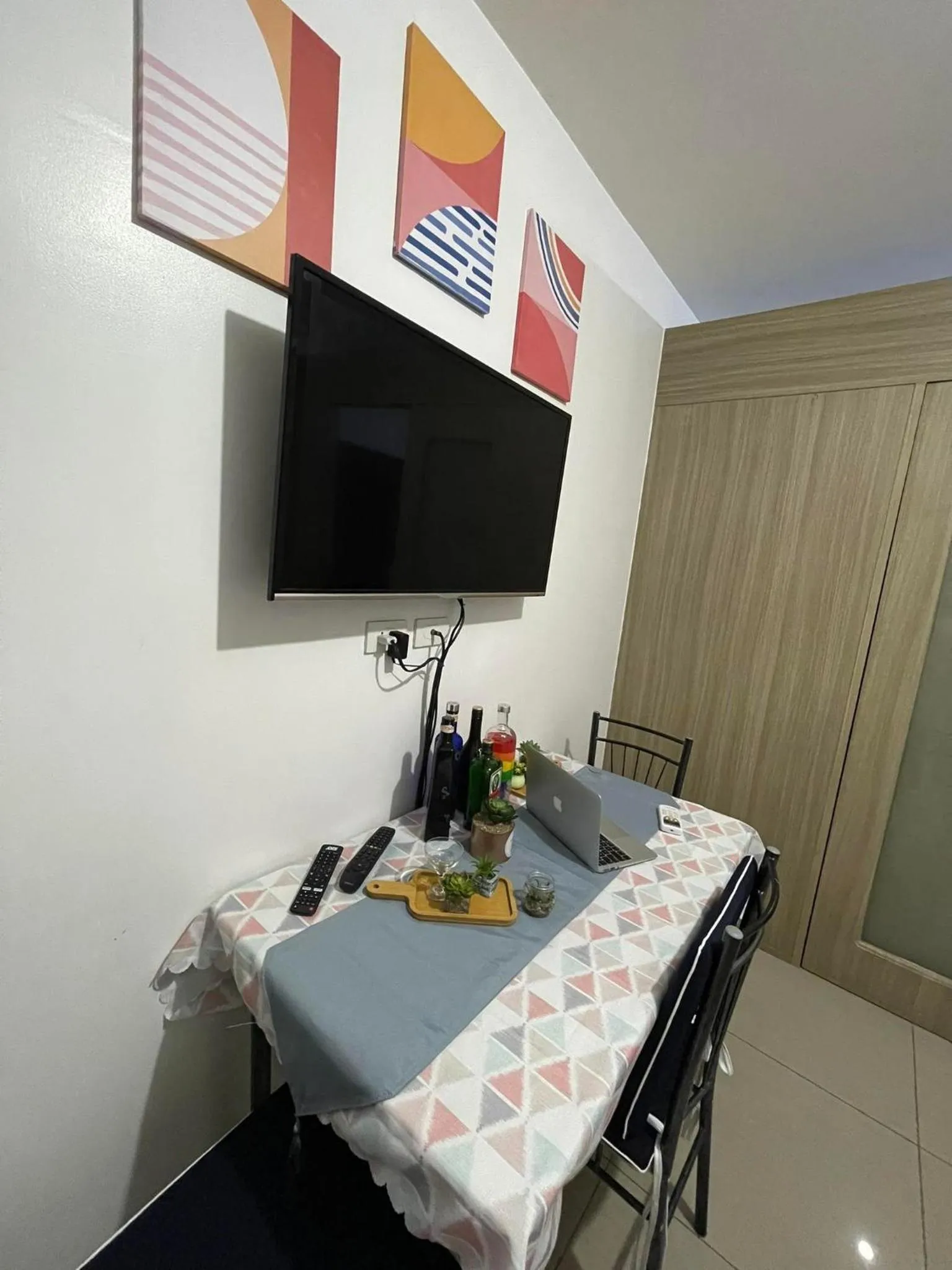 TV and multimedia in Shore Residences, Mall Of Asia Complex Stayction by PBYY