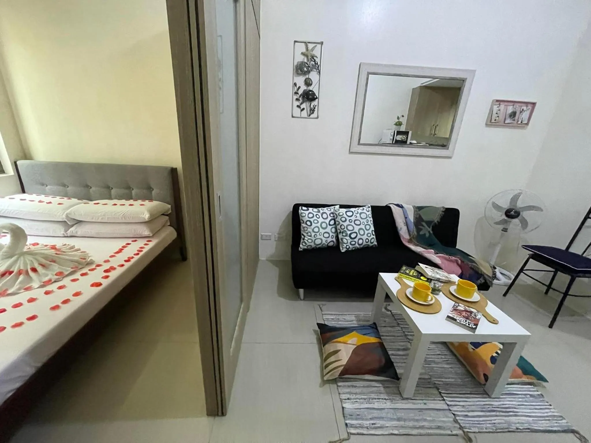 Bed in Shore Residences, Mall Of Asia Complex Stayction by PBYY