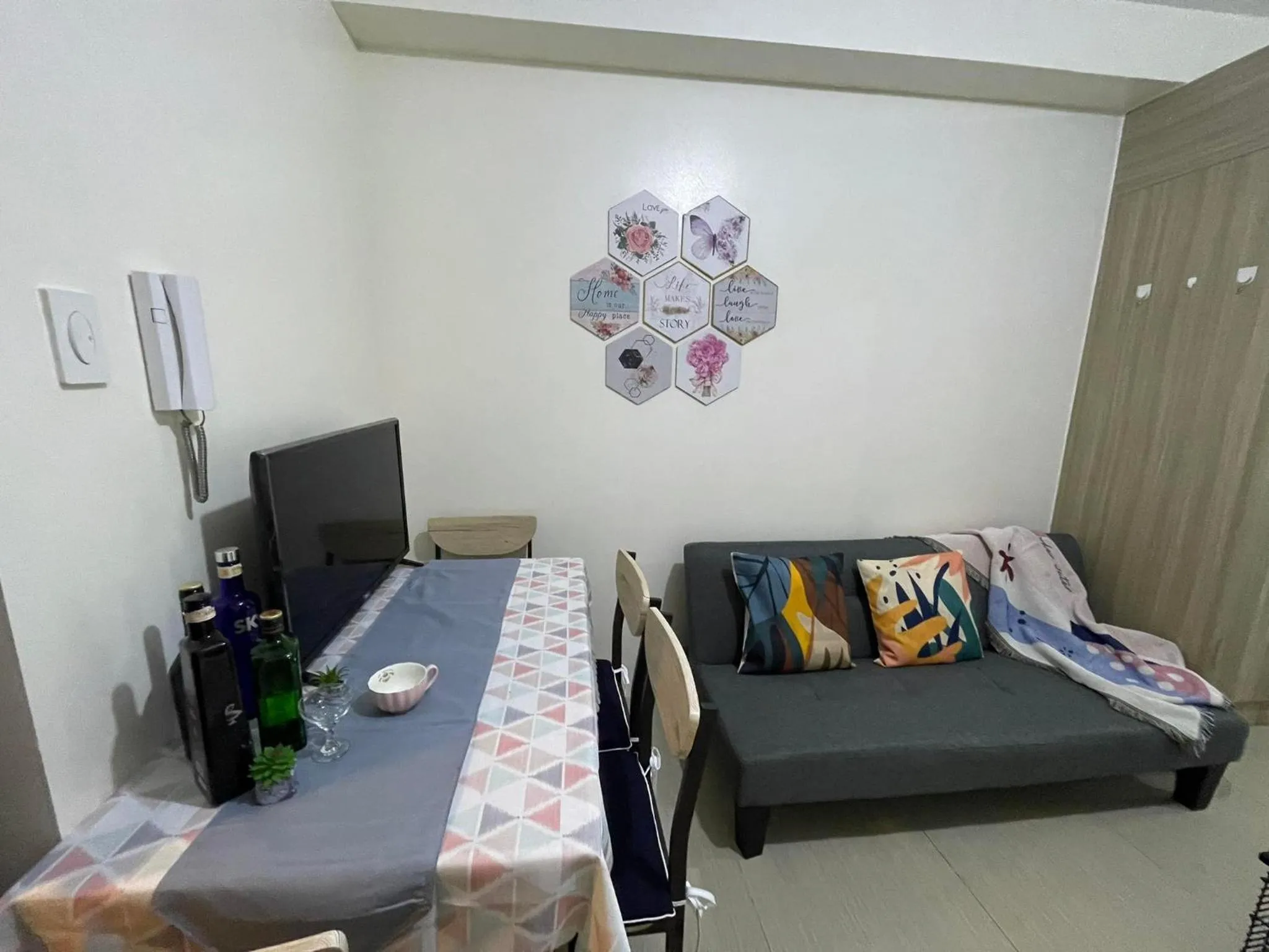 TV and multimedia, Bed in Shore Residences, Mall Of Asia Complex Stayction by PBYY