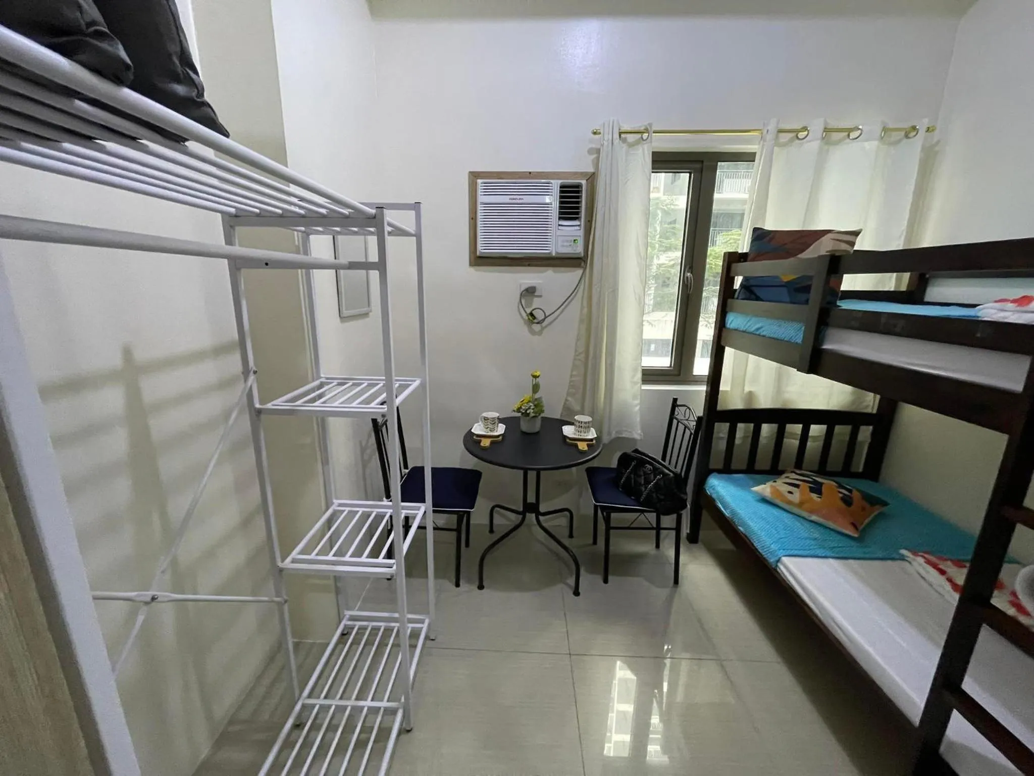 Bed in Shore Residences, Mall Of Asia Complex Stayction by PBYY