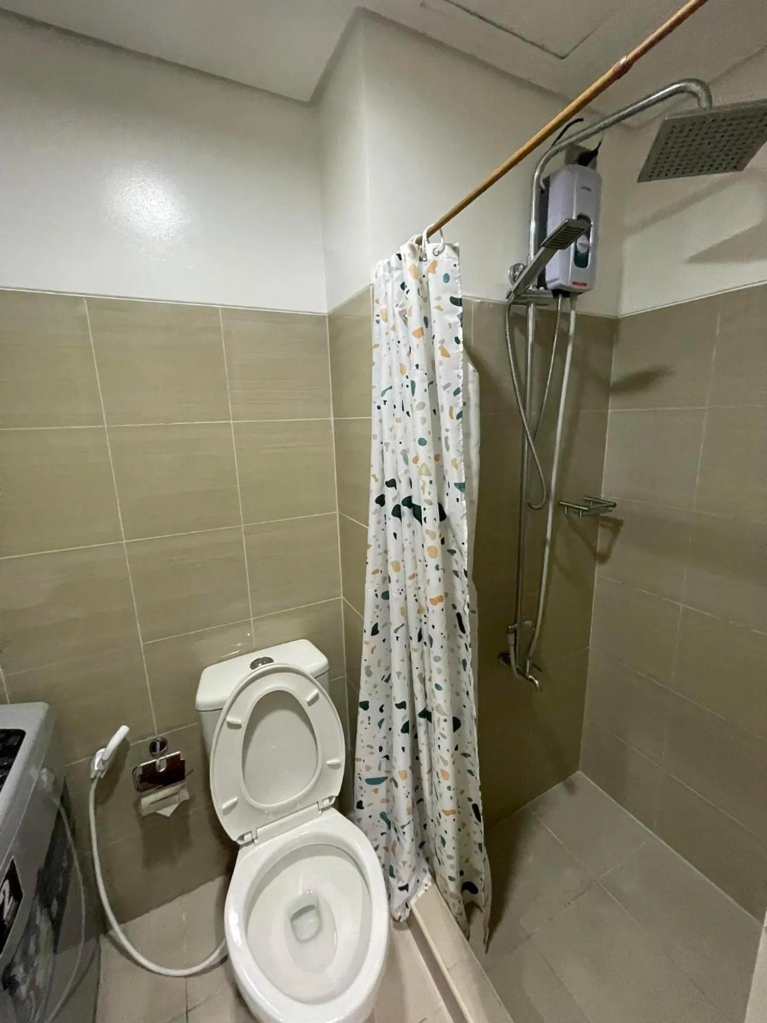 Shower in Shore Residences, Mall Of Asia Complex Stayction by PBYY