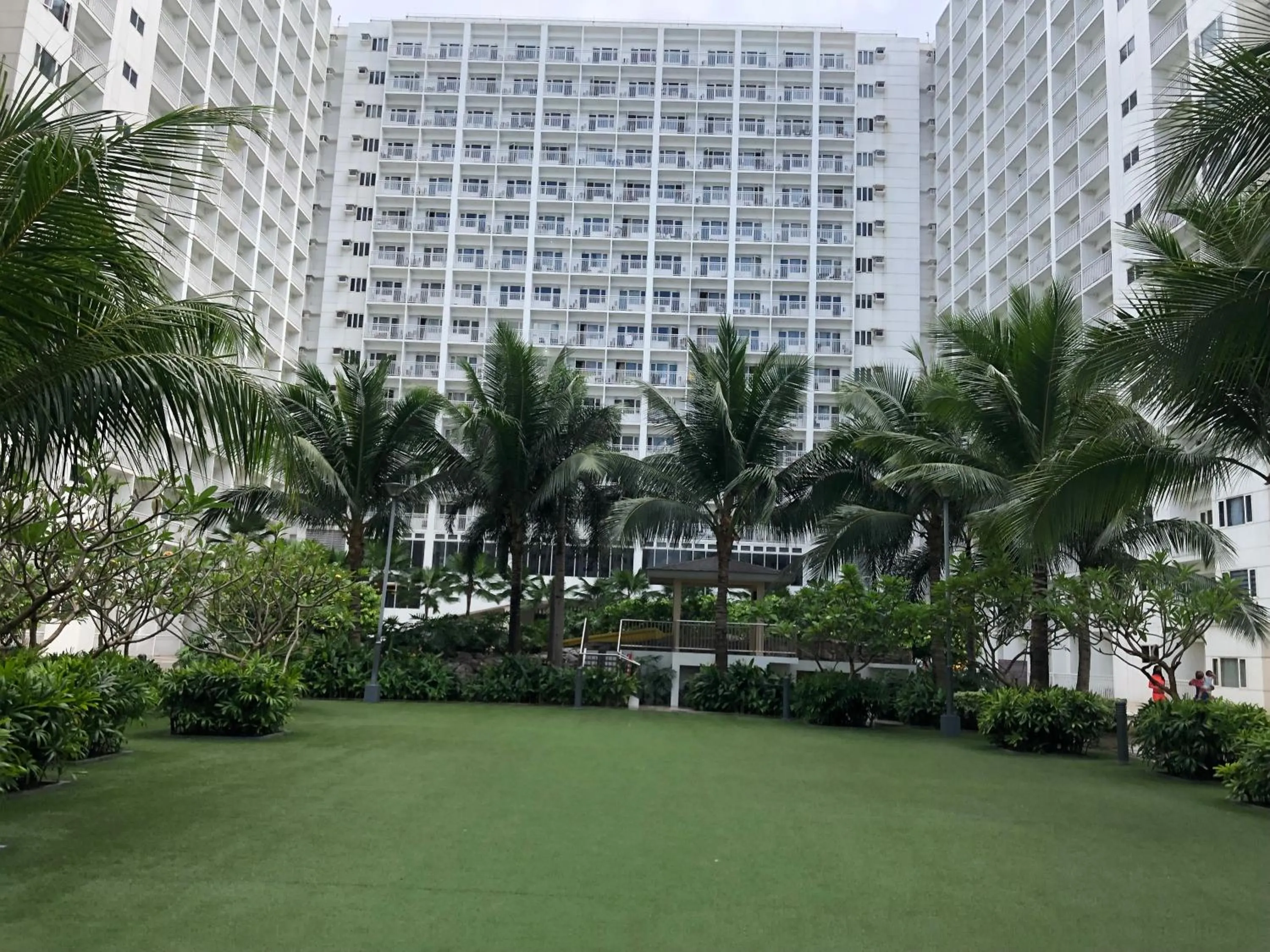 Children play ground in Shore Residences, Mall Of Asia Complex Stayction by PBYY