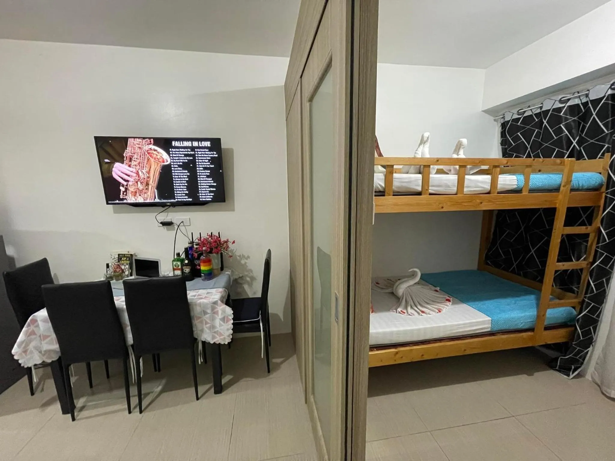 Bed in Shore Residences, Mall Of Asia Complex Stayction by PBYY