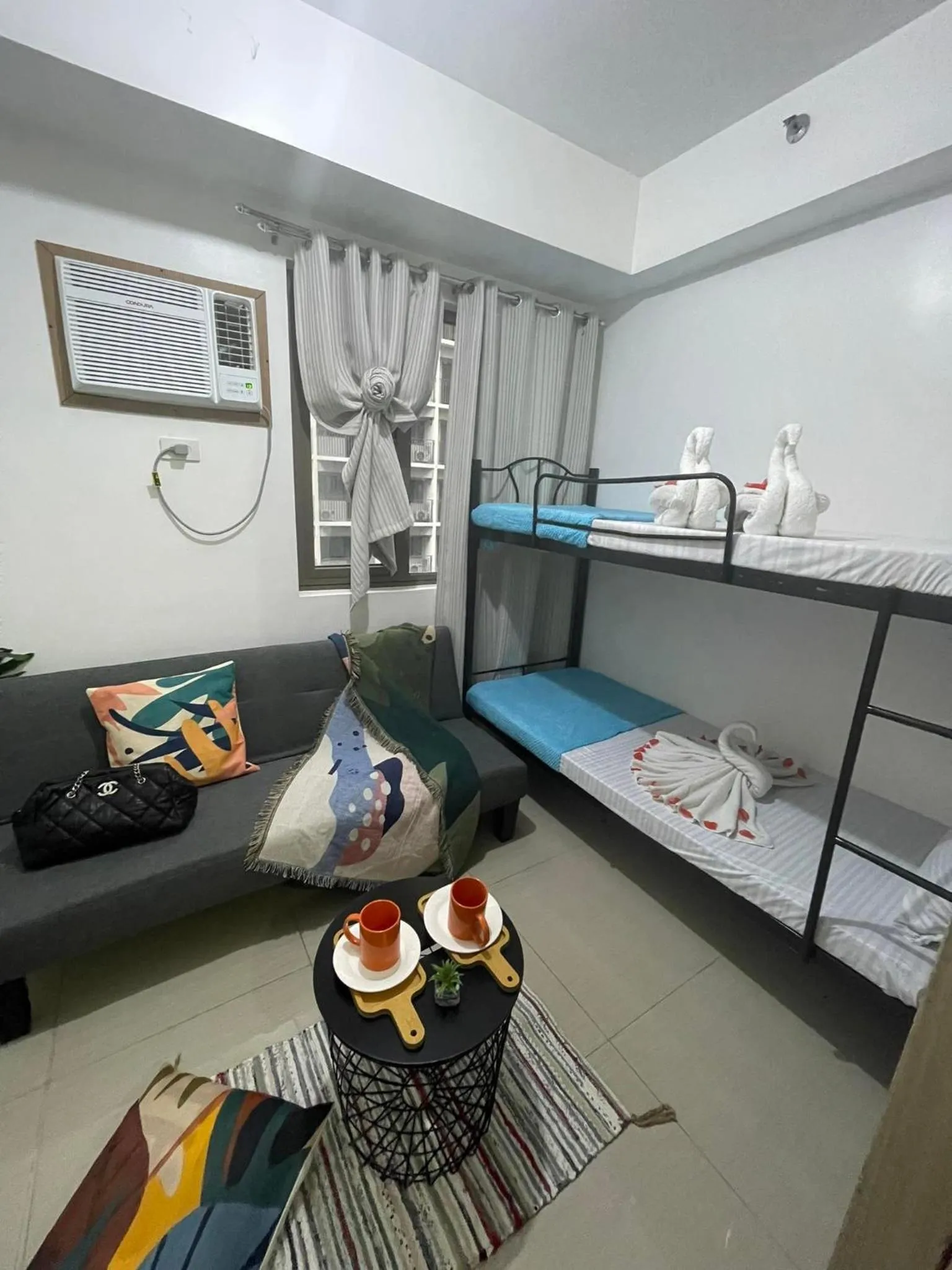 bunk bed, Bed in Shore Residences, Mall Of Asia Complex Stayction by PBYY