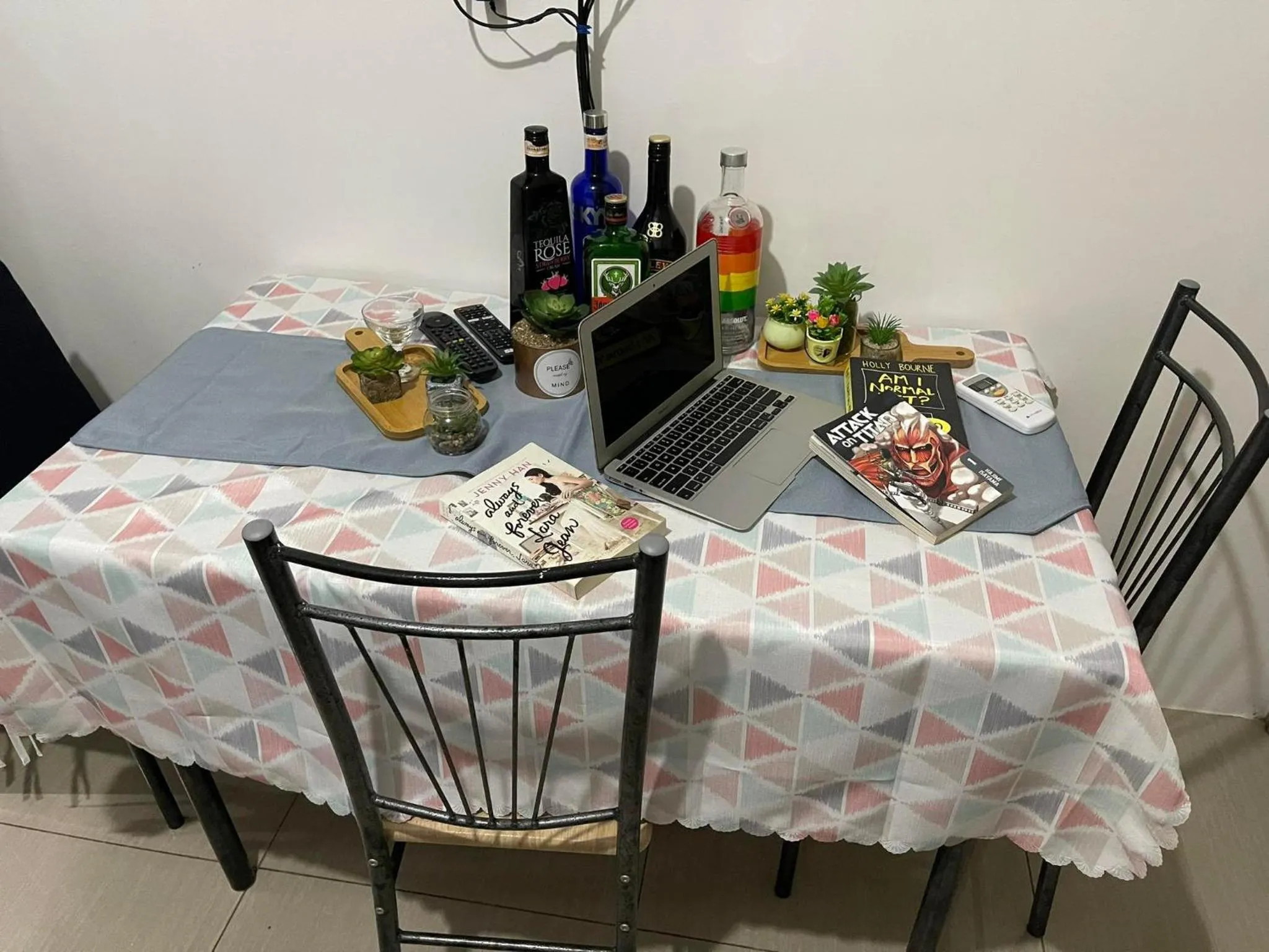 Dining area in Shore Residences, Mall Of Asia Complex Stayction by PBYY