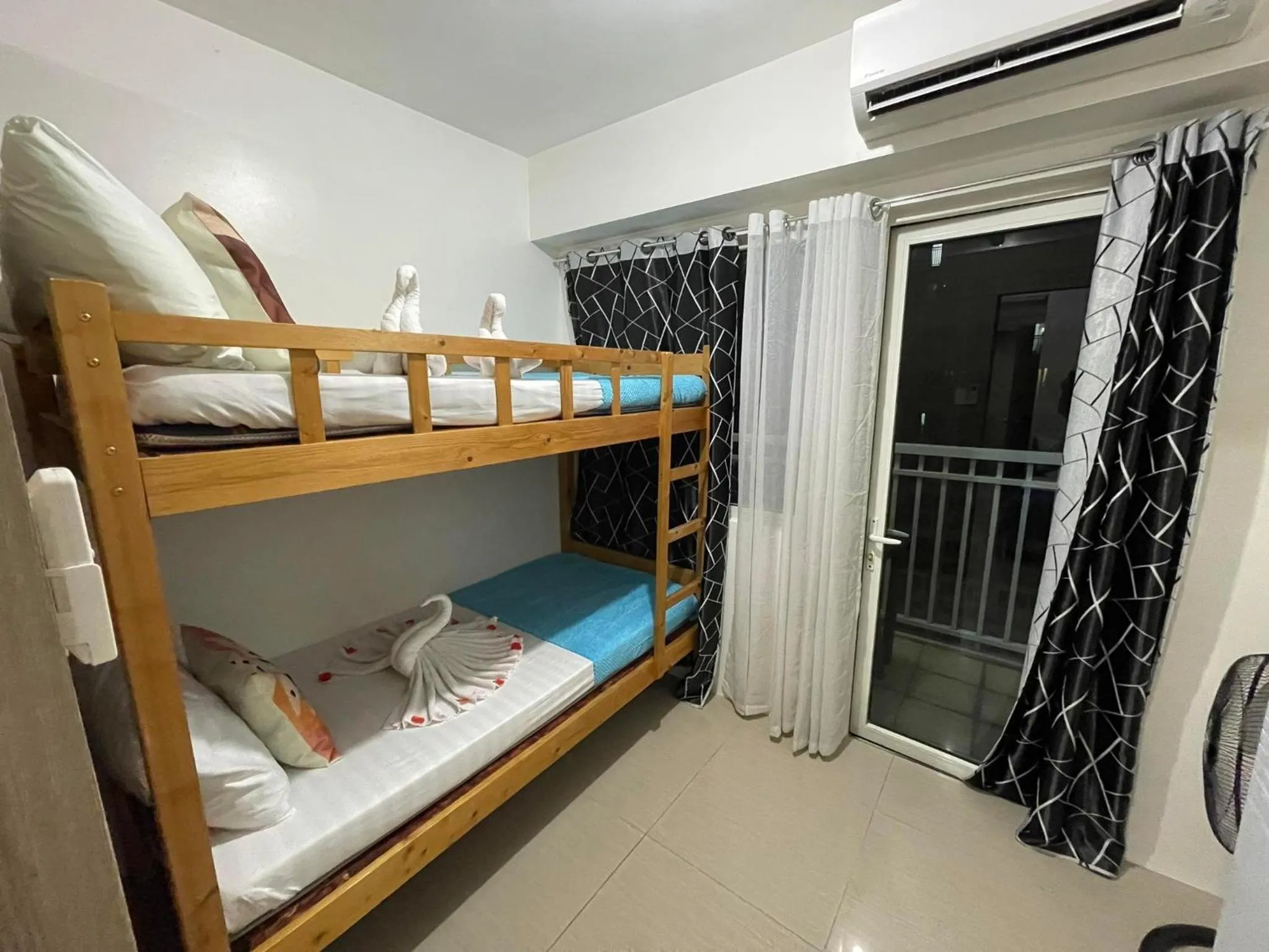 bunk bed, Bed in Shore Residences, Mall Of Asia Complex Stayction by PBYY