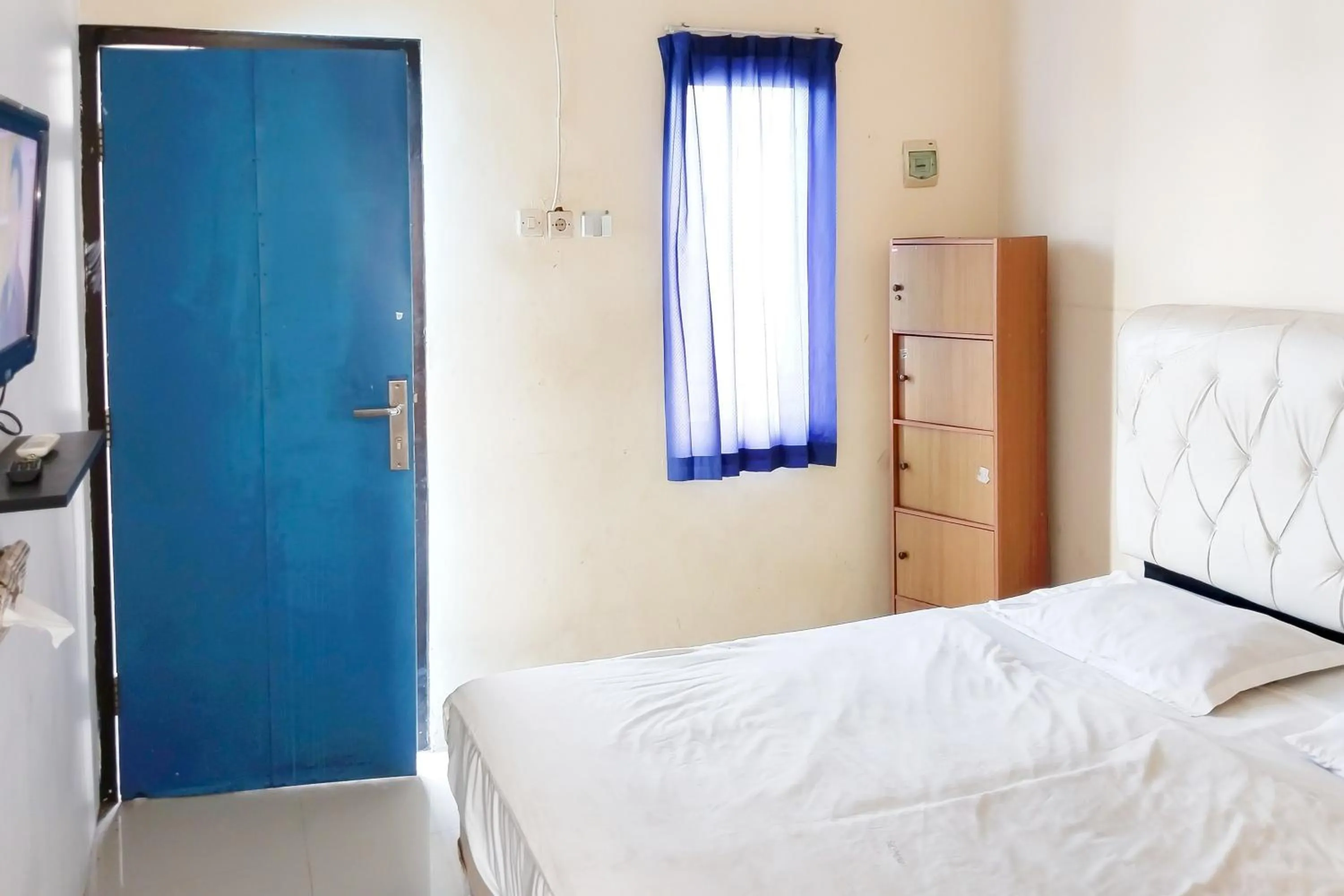 Bedroom, Bed in Richmond Guest House Cirebon RedPartner