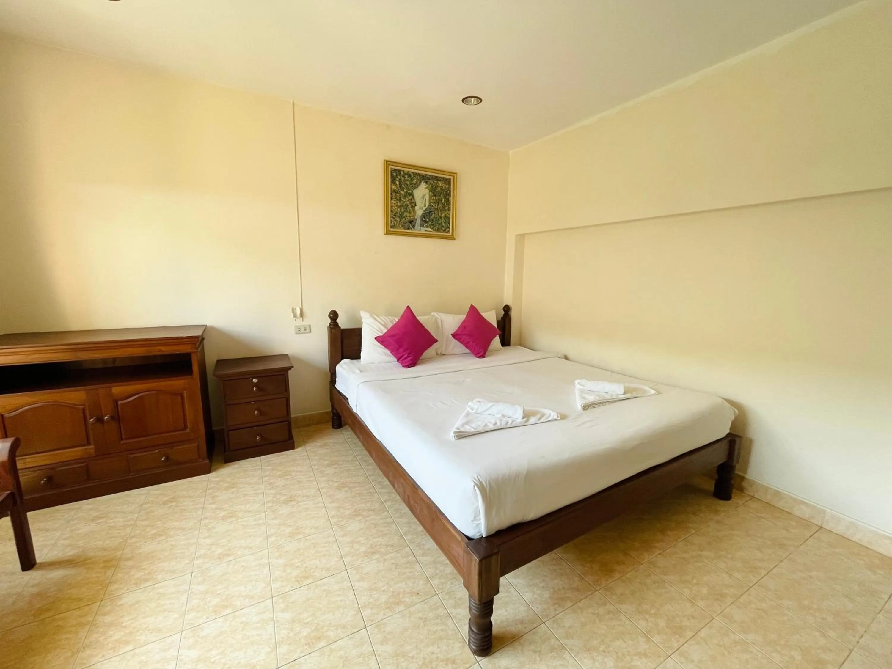 Bed in Meewaya Hotel