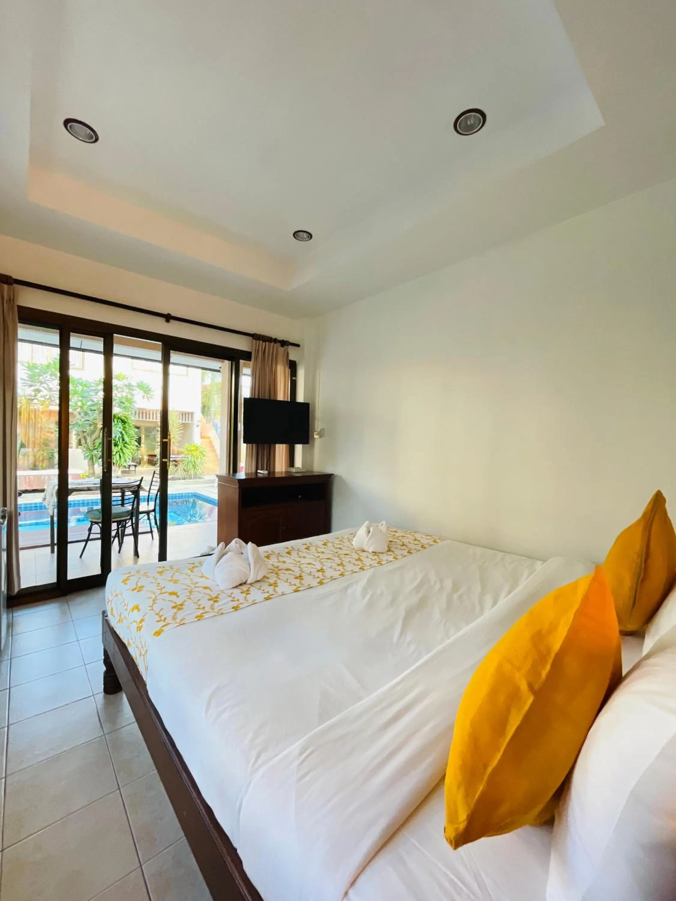 Bed in Meewaya Hotel