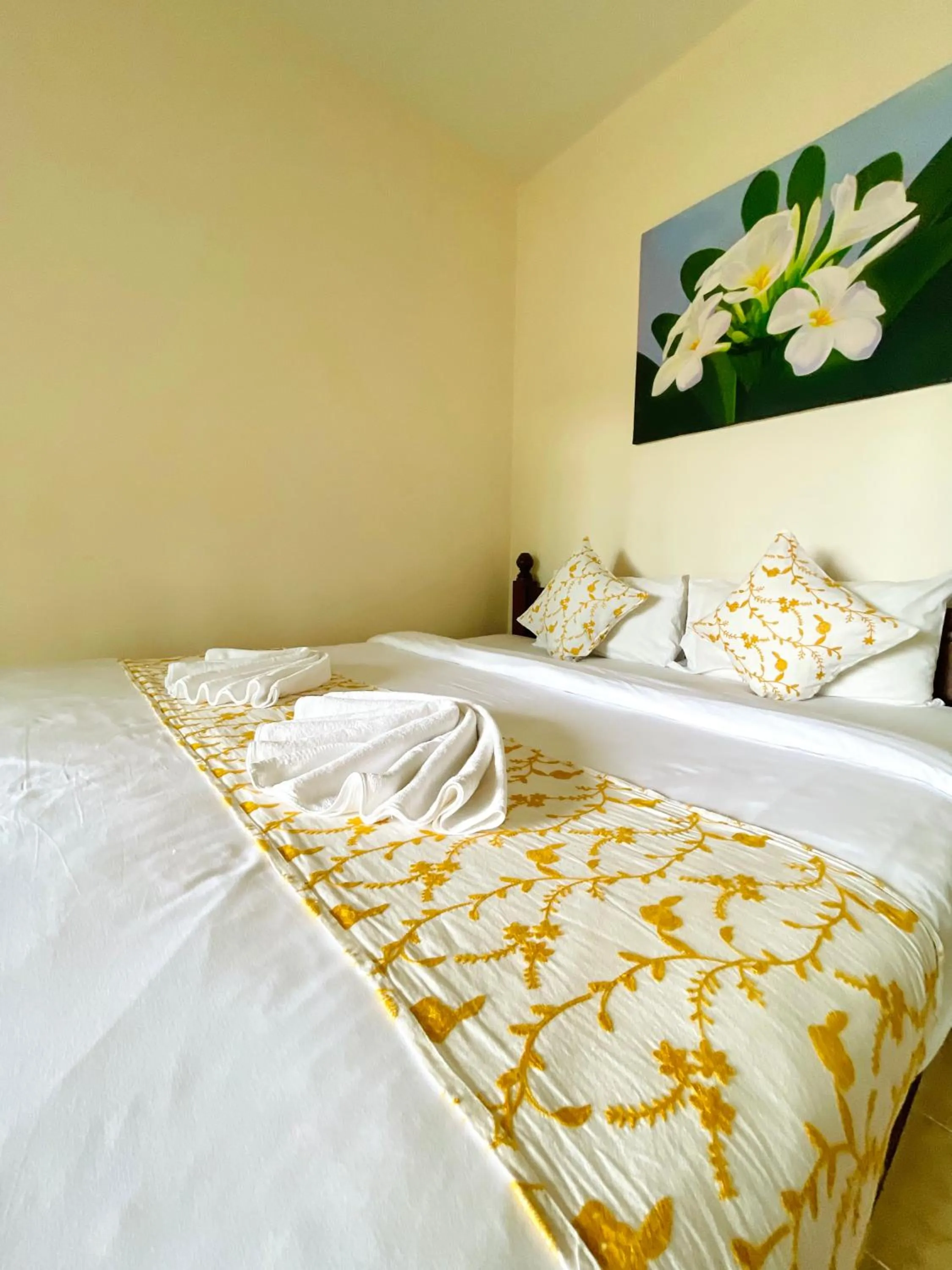 Bed in Meewaya Hotel