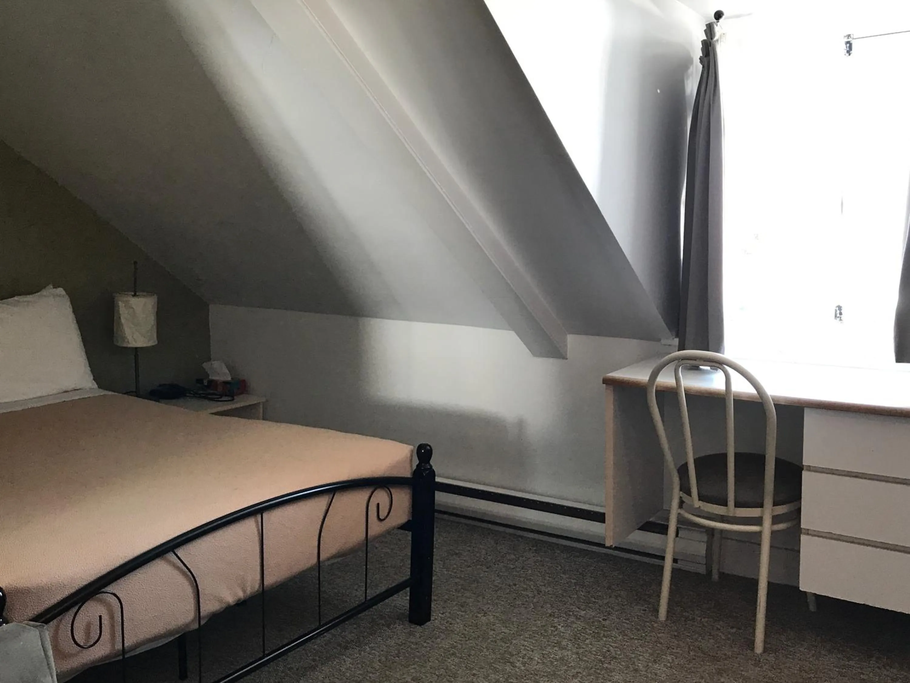 Bedroom, Bed in Auberge St-Louis