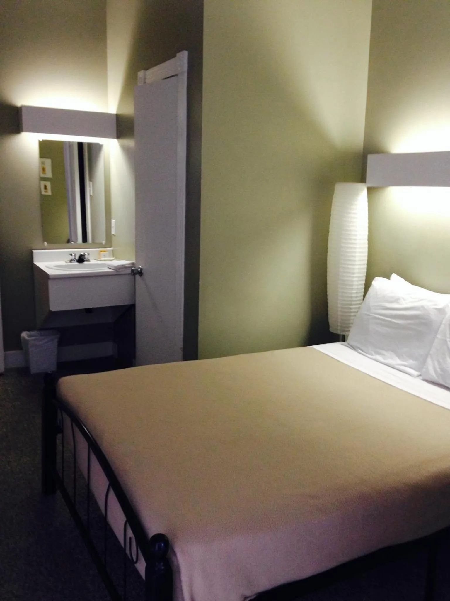 Bed in Auberge St-Louis