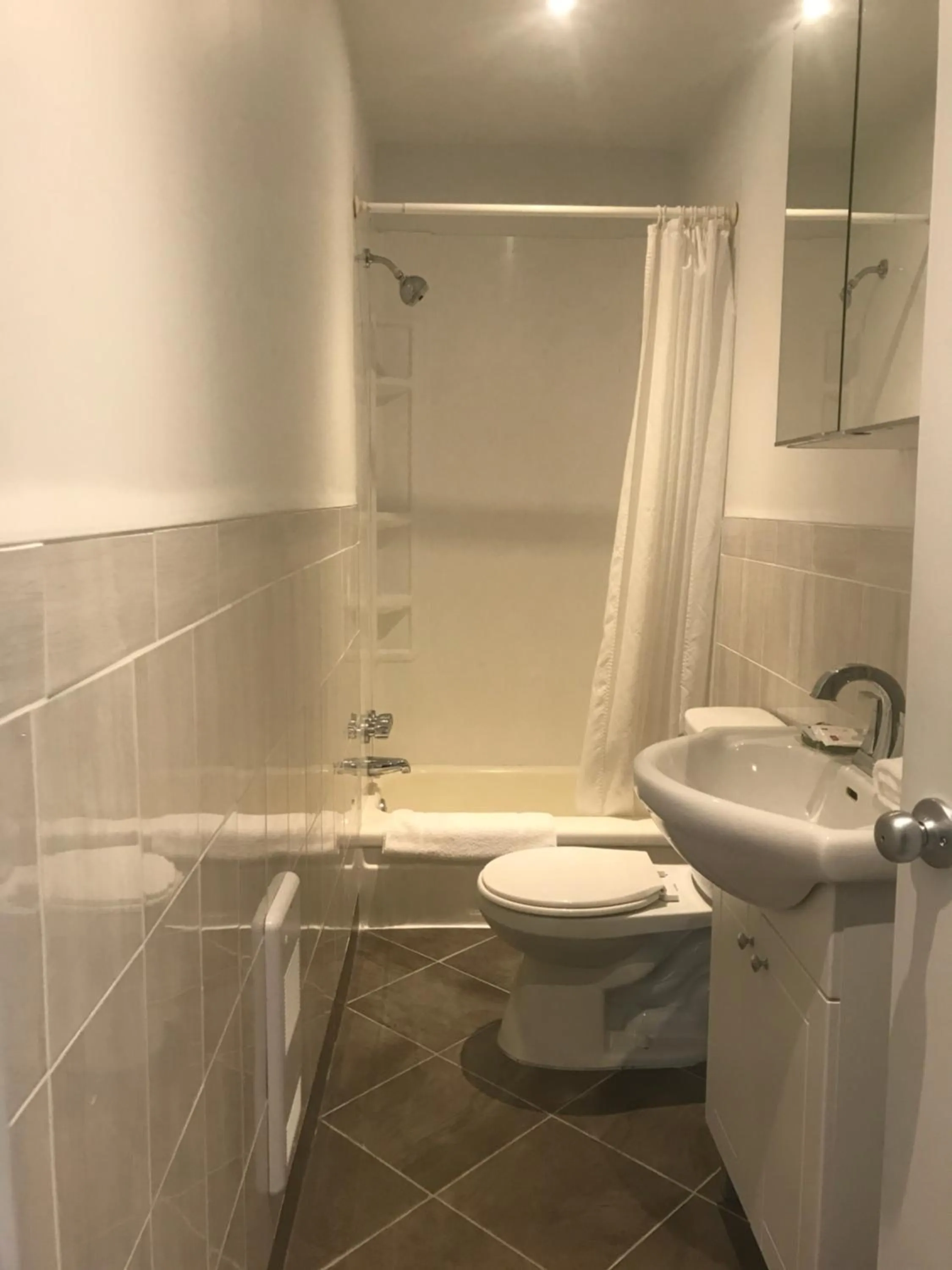 Toilet in Auberge St-Louis