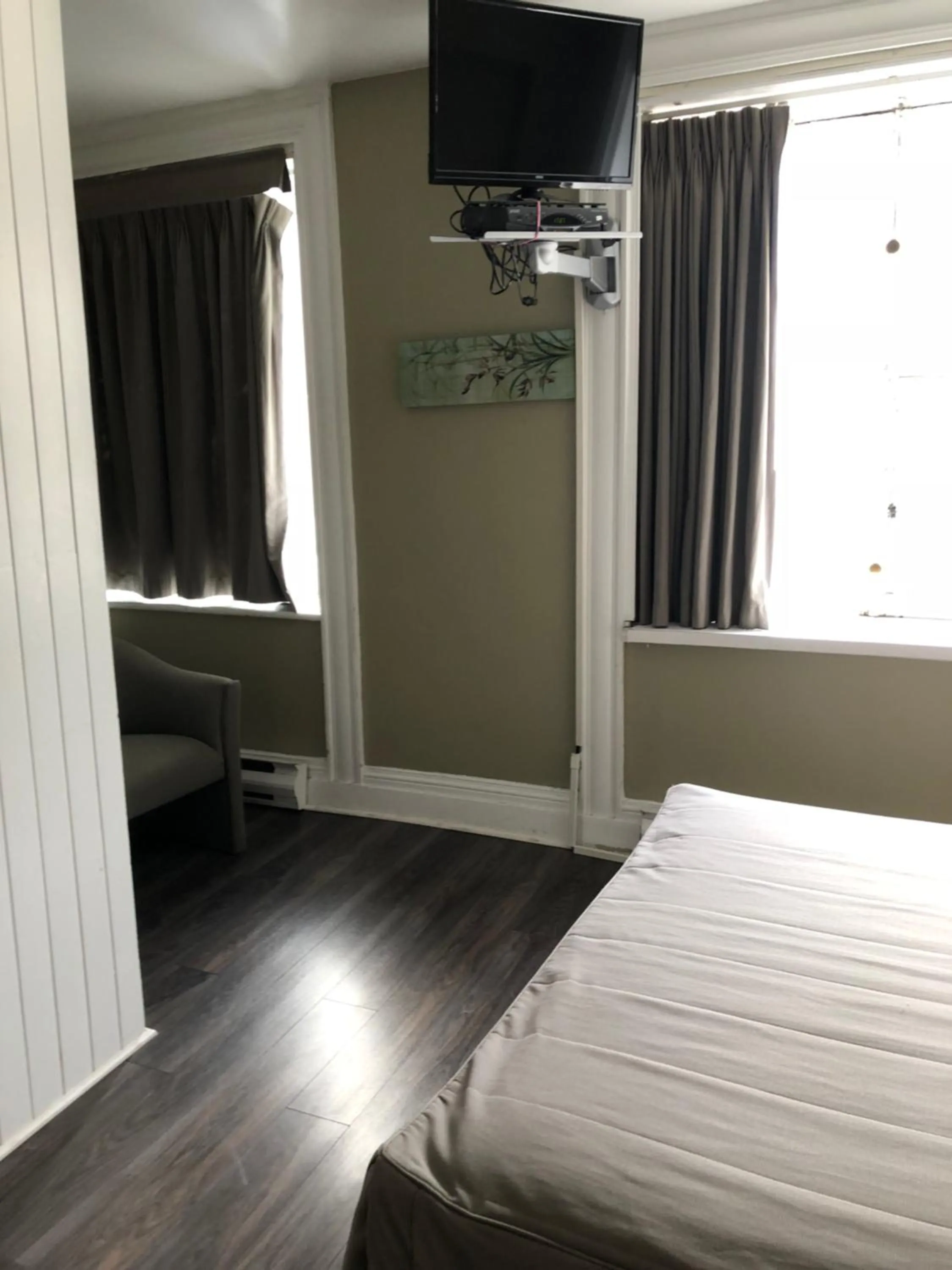 Bedroom, Bed in Auberge St-Louis