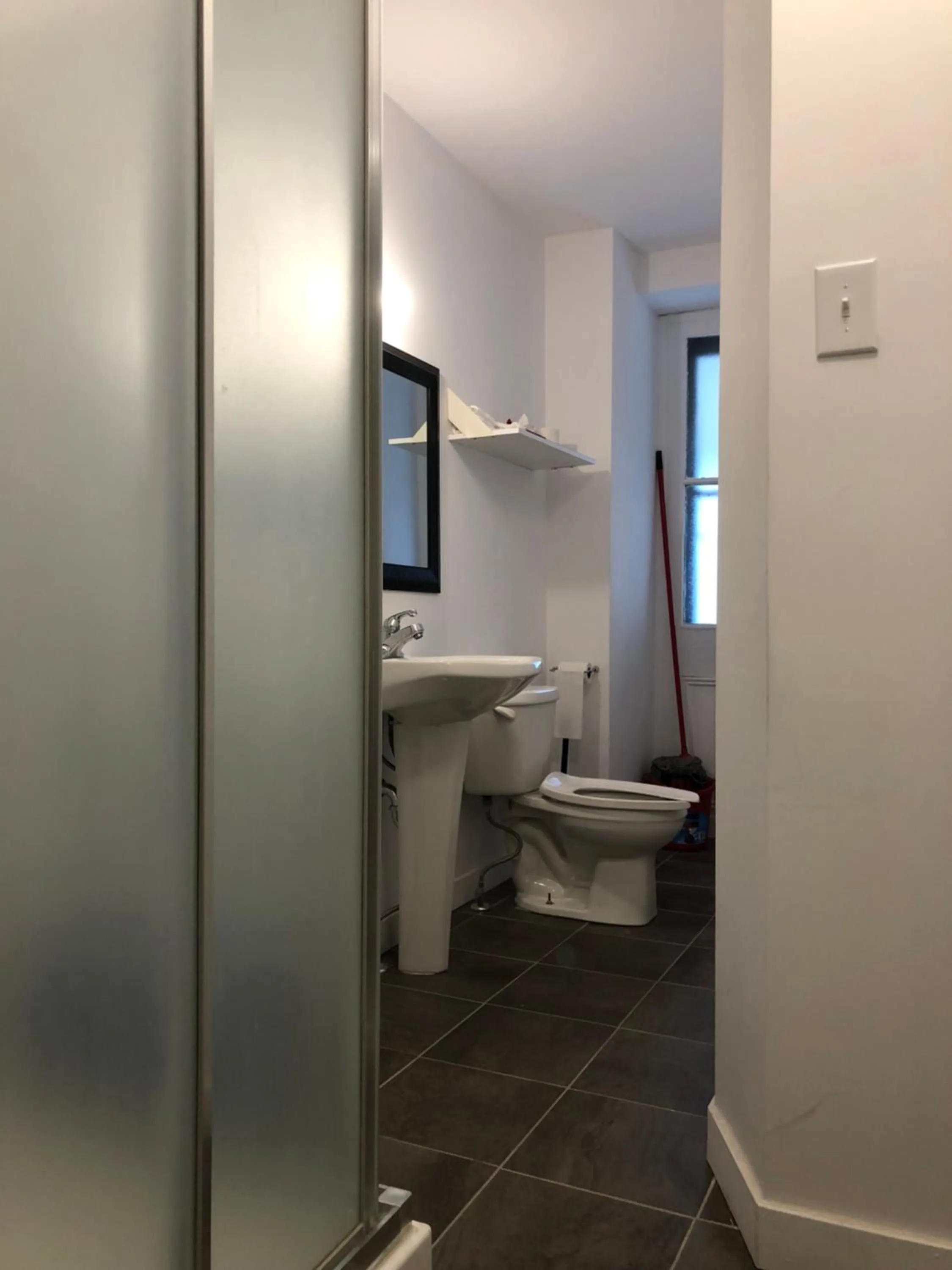 Toilet in Auberge St-Louis