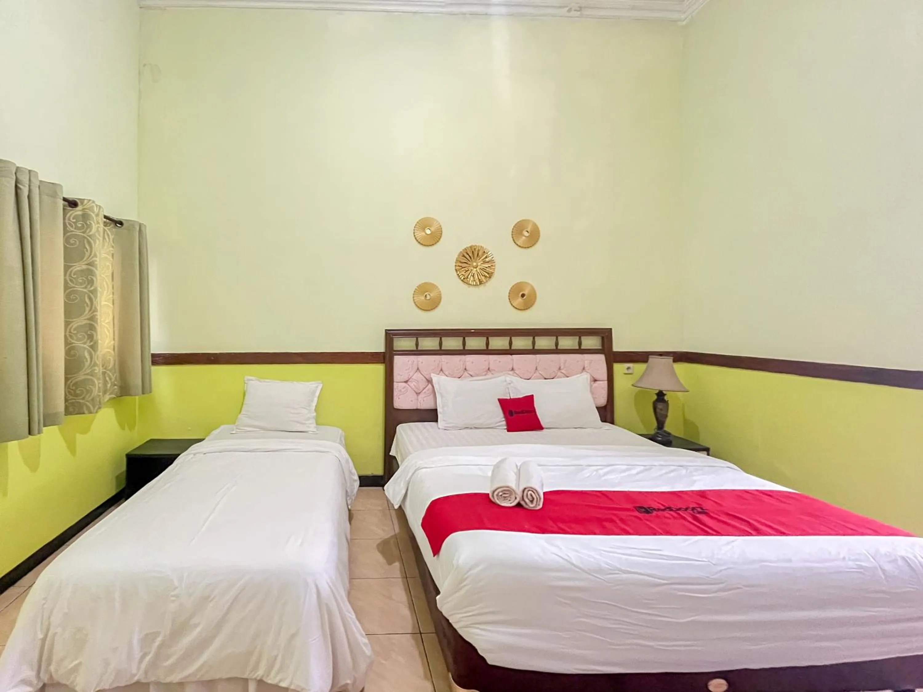 Bedroom, Bed in RedDoorz at Damar Mas Resort Kediri