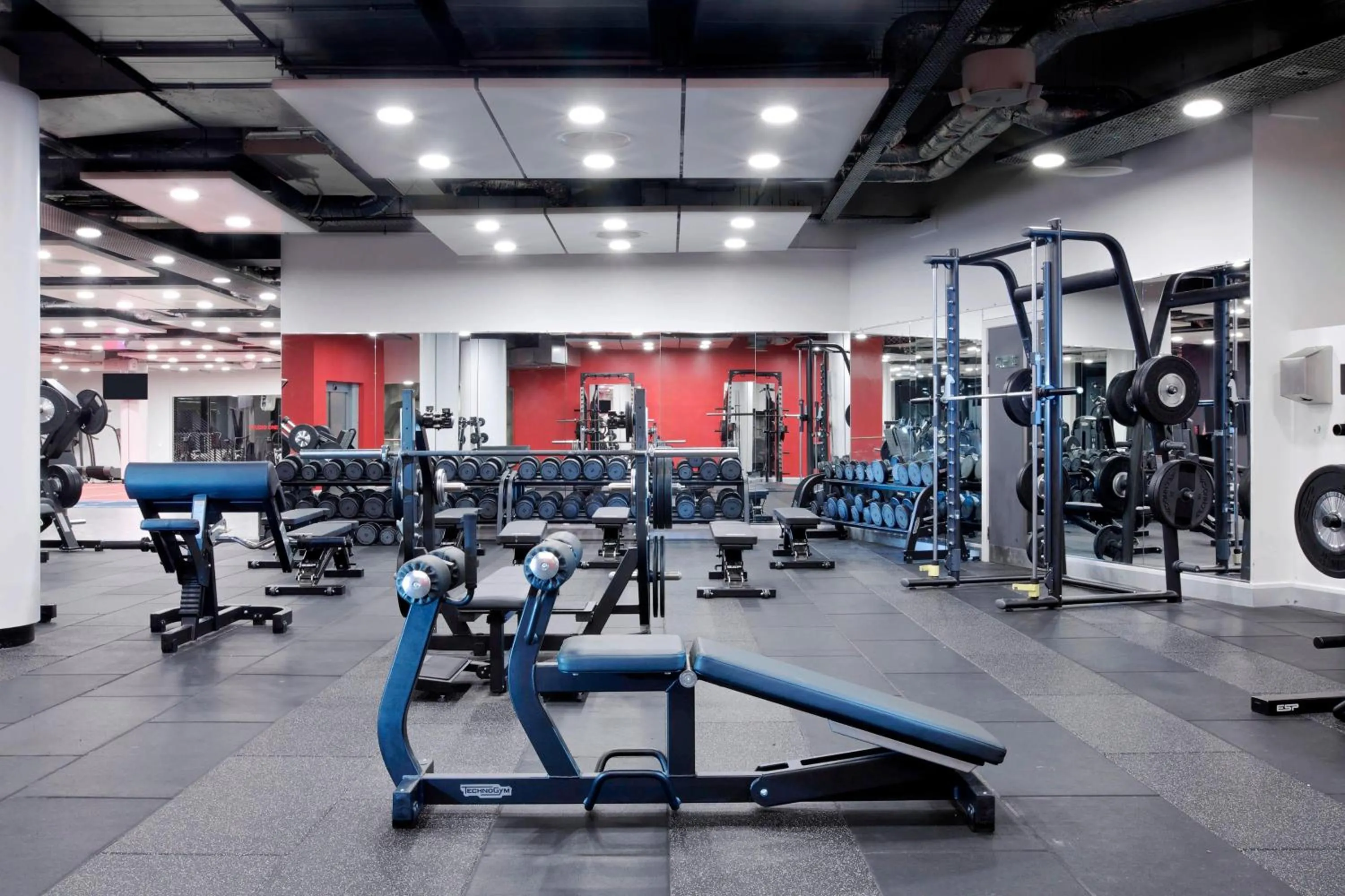 Fitness centre/facilities in Radisson RED London Twickenham