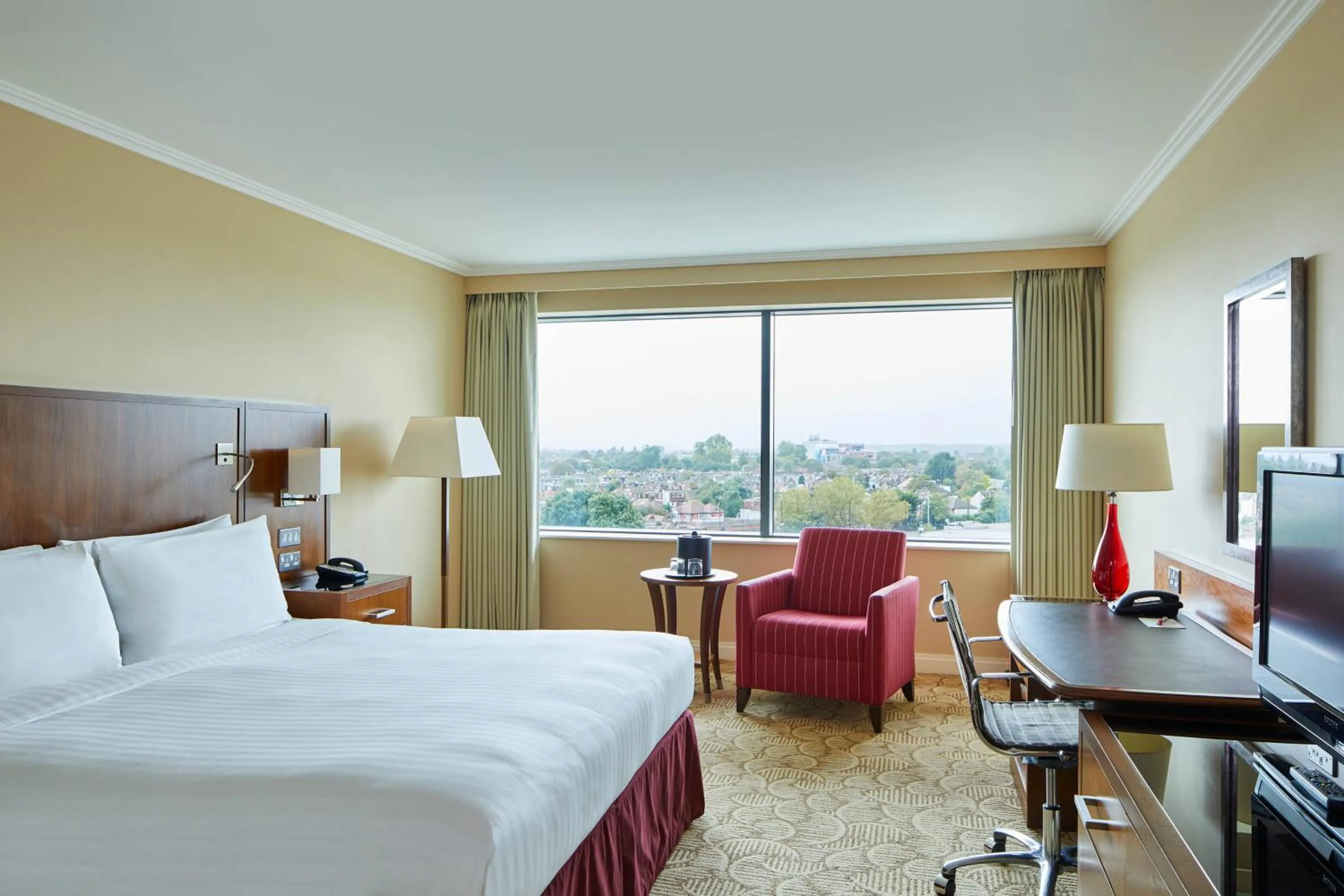 Deluxe King Room in London Twickenham Stadium Hotel, a member of Radisson Individuals