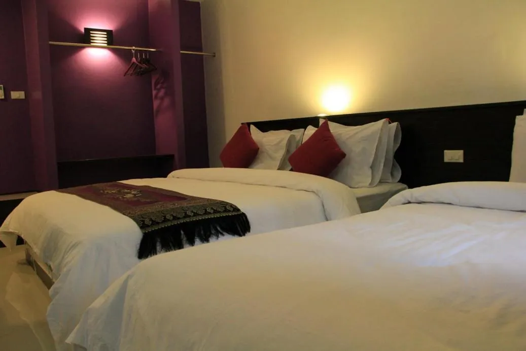 Bed in Sri Chumphon Hotel