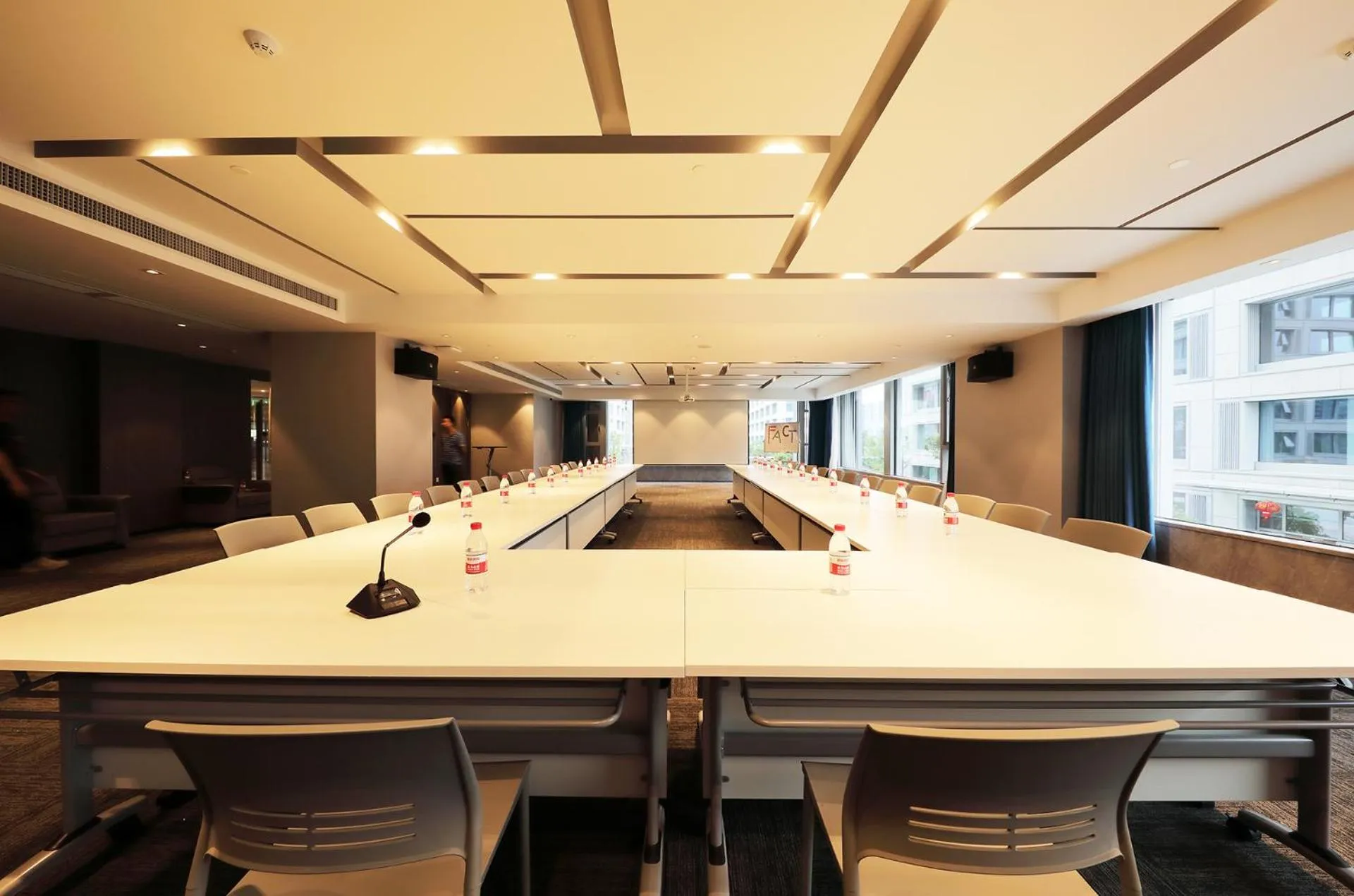 Meeting/conference room in Hampton By Hilton Hangzhou Future Sign Technology City