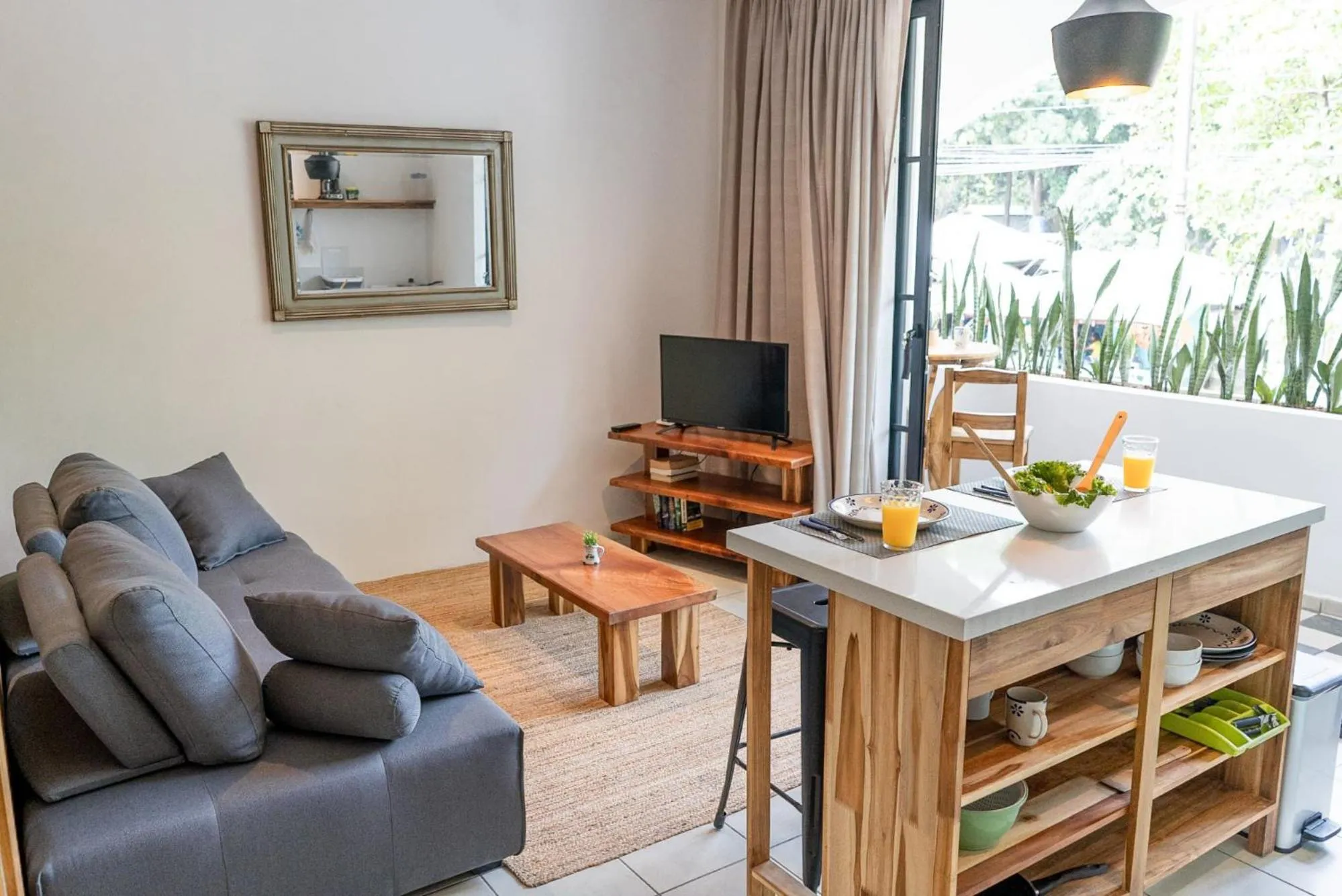 Plaza Royal Apartments