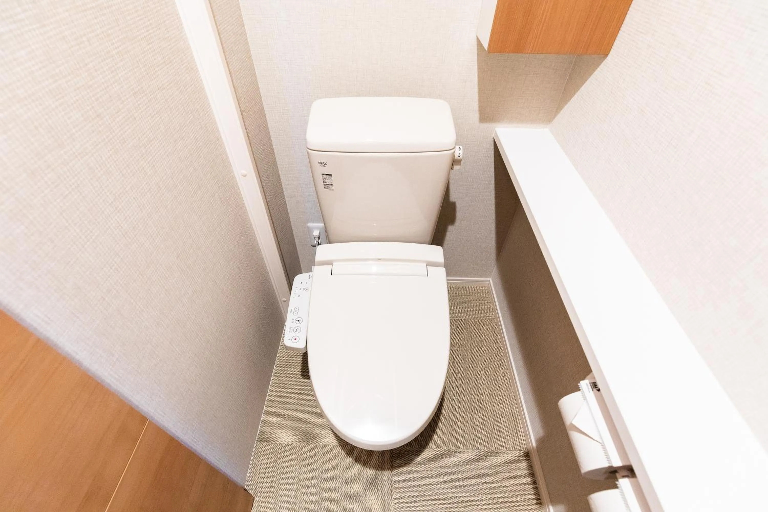 Toilet in Yenns Marina Inn Mercy