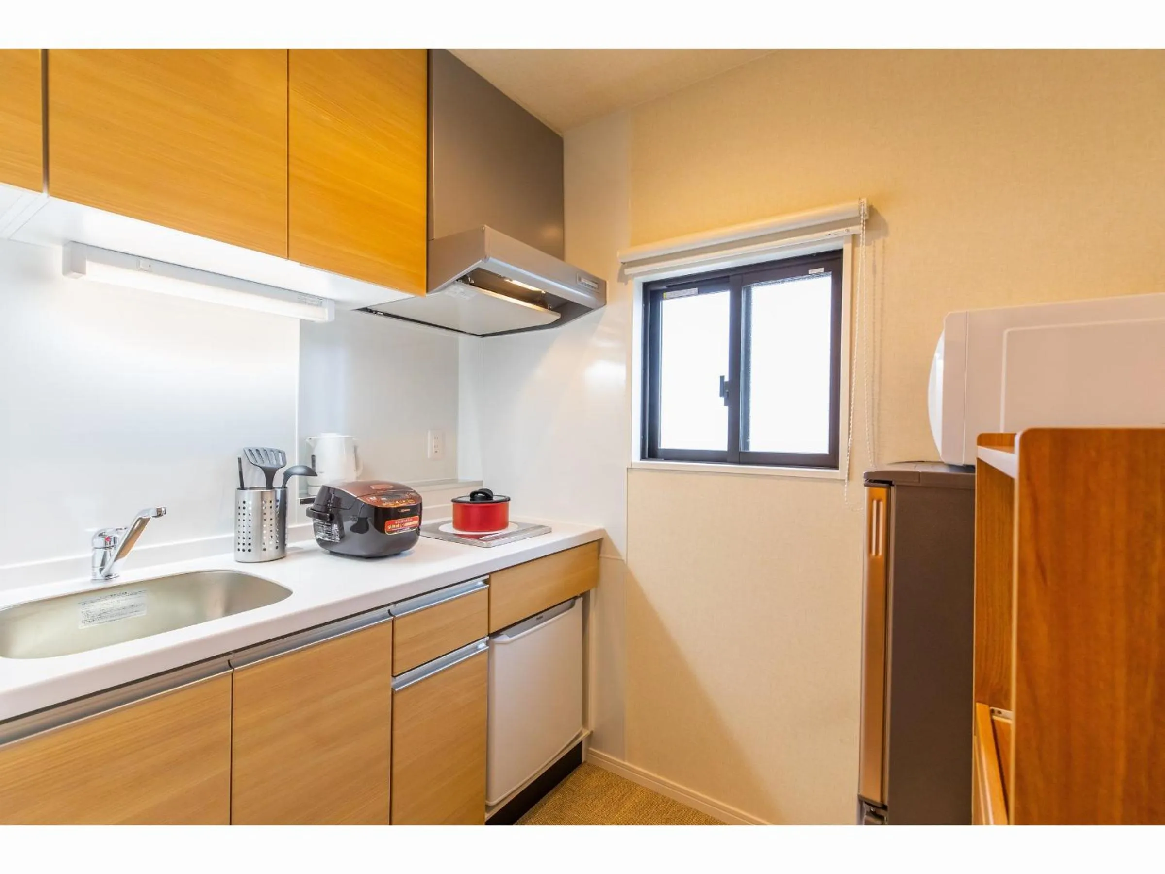 Kitchen or kitchenette in Yenns Marina Inn Mercy